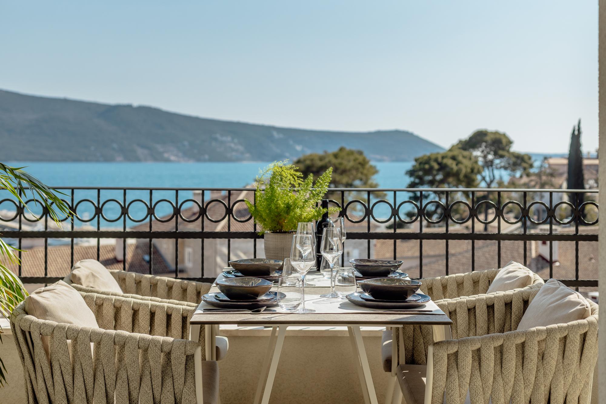 boetiekhotel lazure marina restaurant montenegro