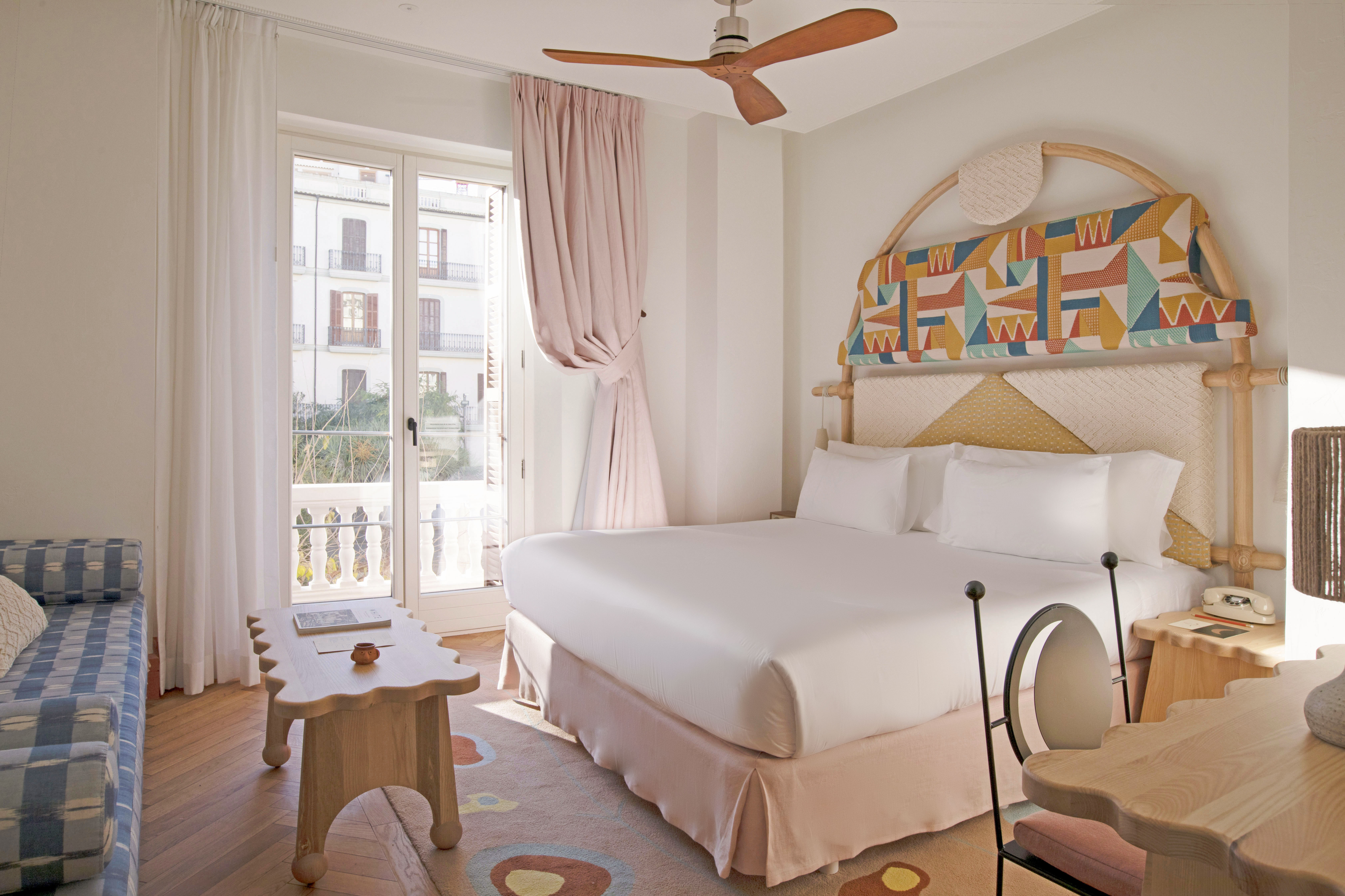 11 montesol experimental ibiza roze kamer