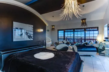 20 room suite antartica