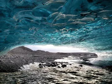 vatnajokull inside icecave
