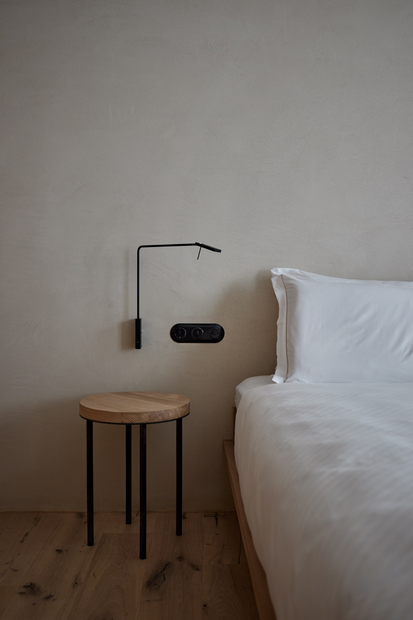 15 fink suite minimalist kamer