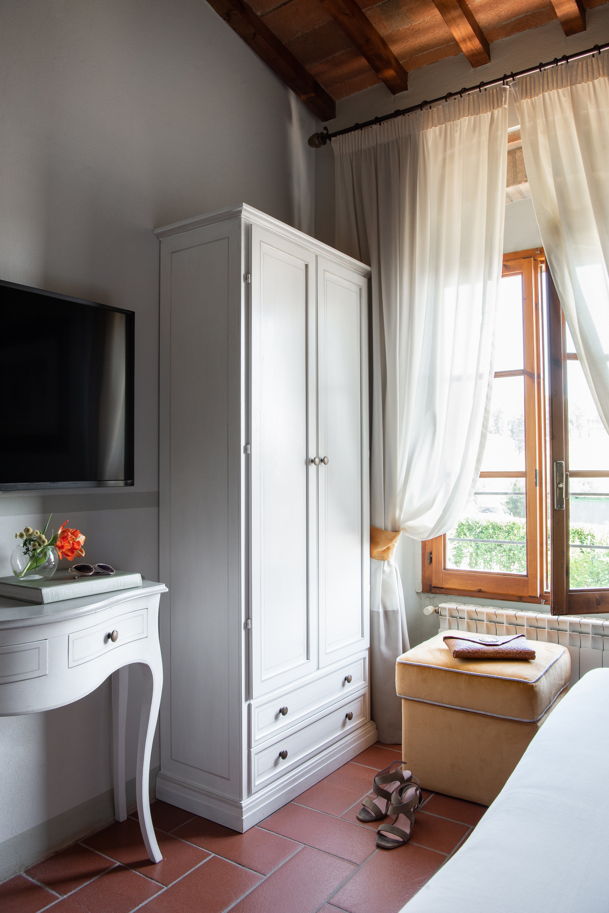 18 klassieke kamer met kast en tv