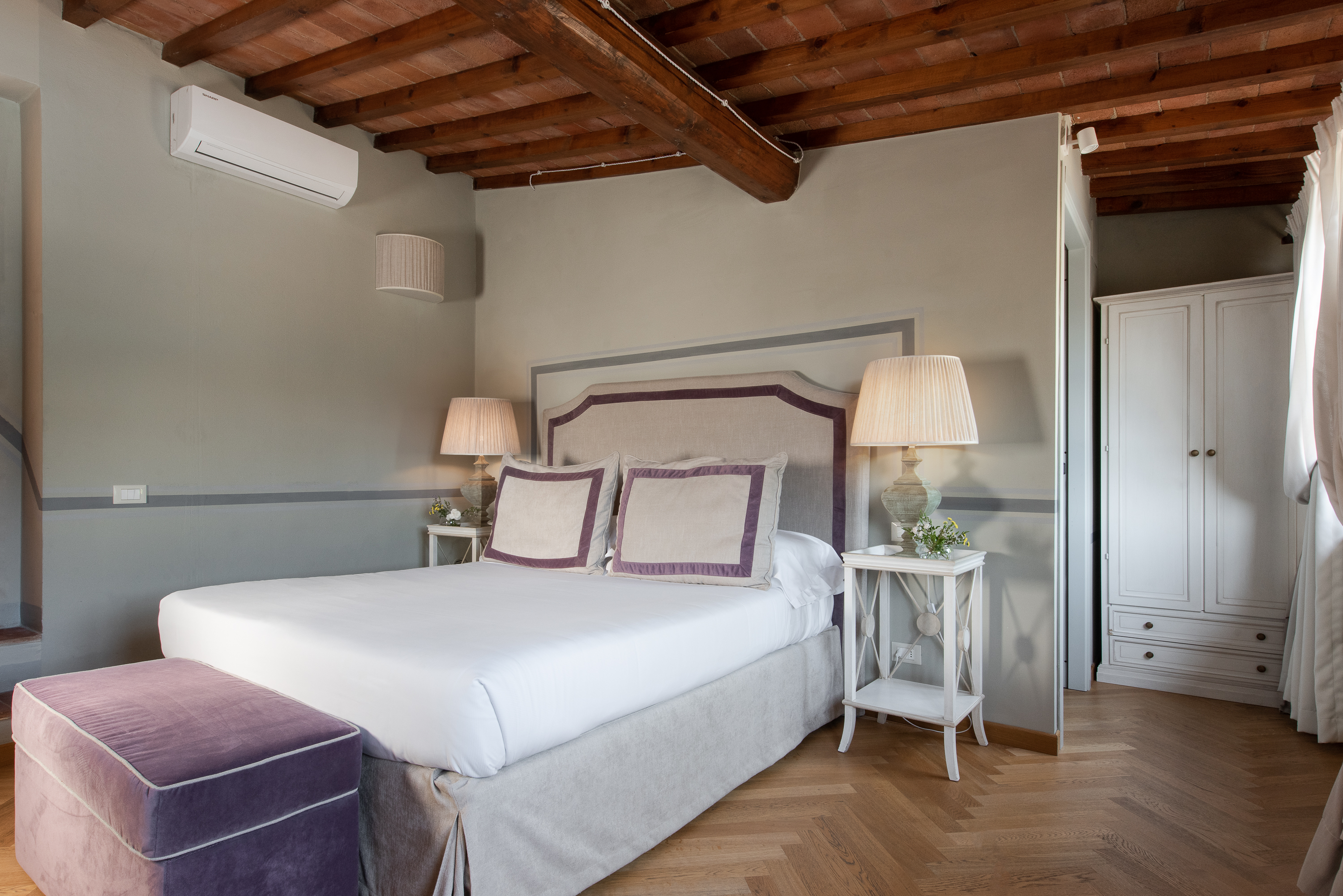 20 grote bed in villa