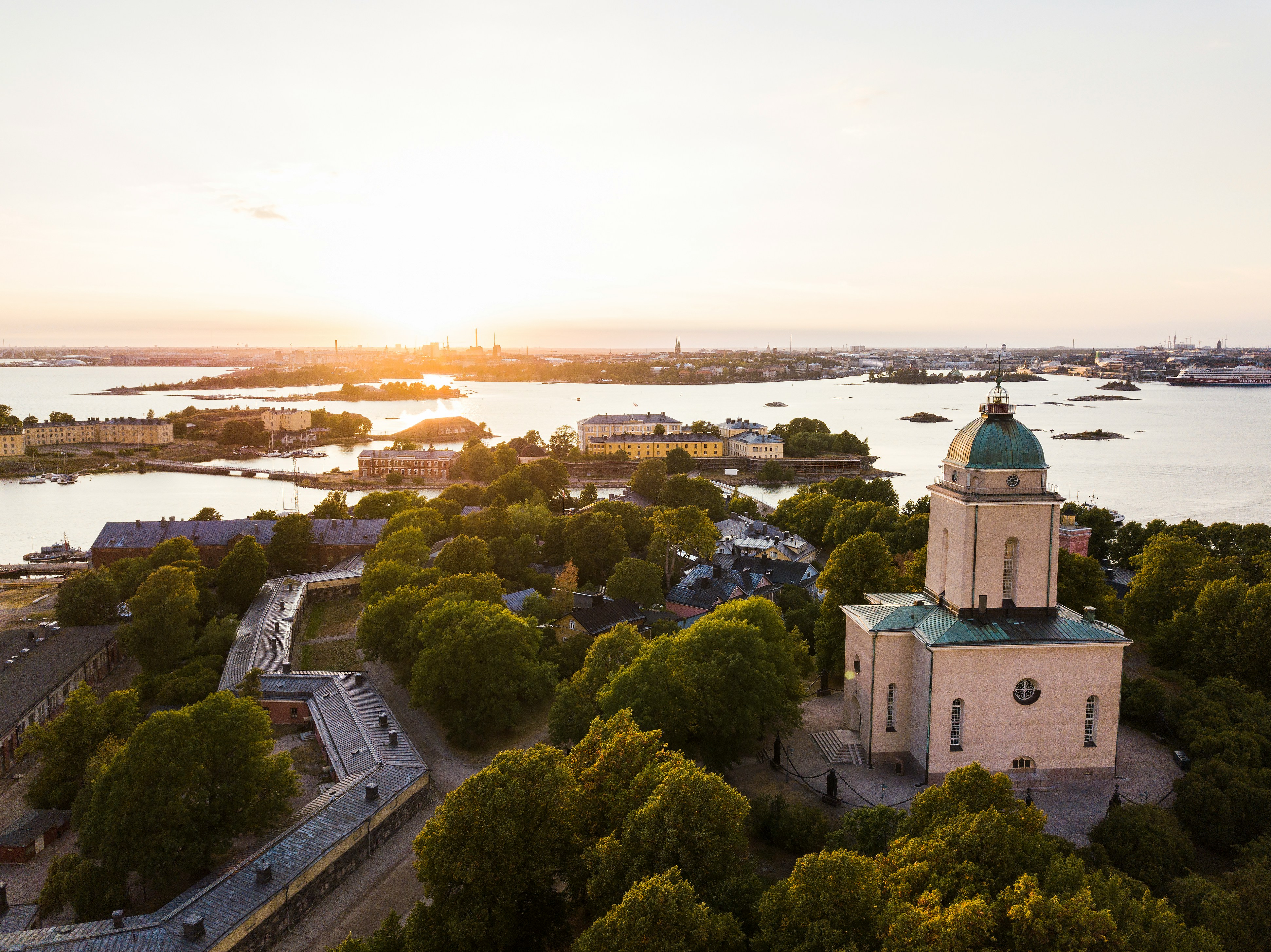 2 sunset over suomenlinna sea fortress in helsink
