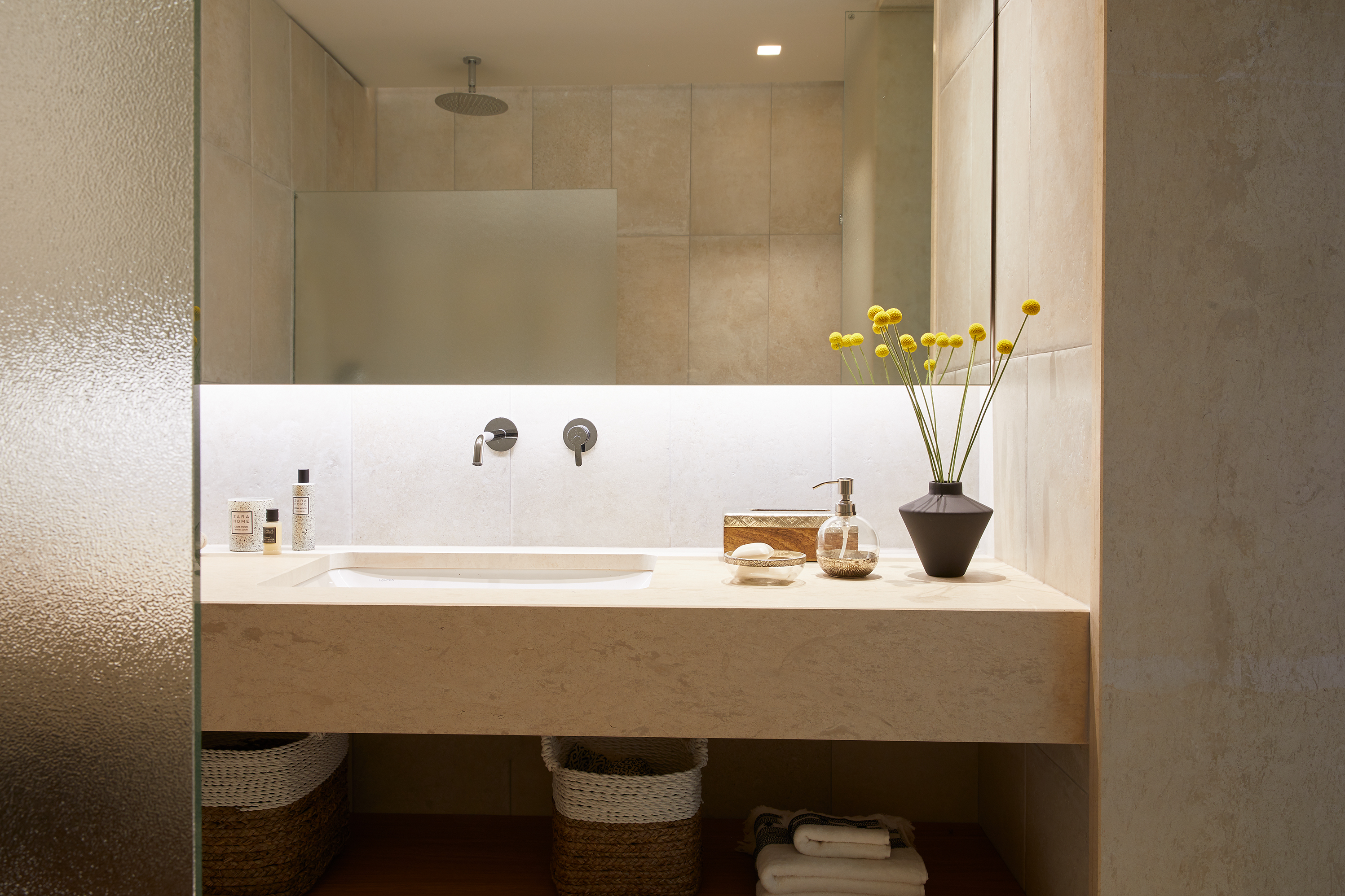 21 elix bathroom details 1