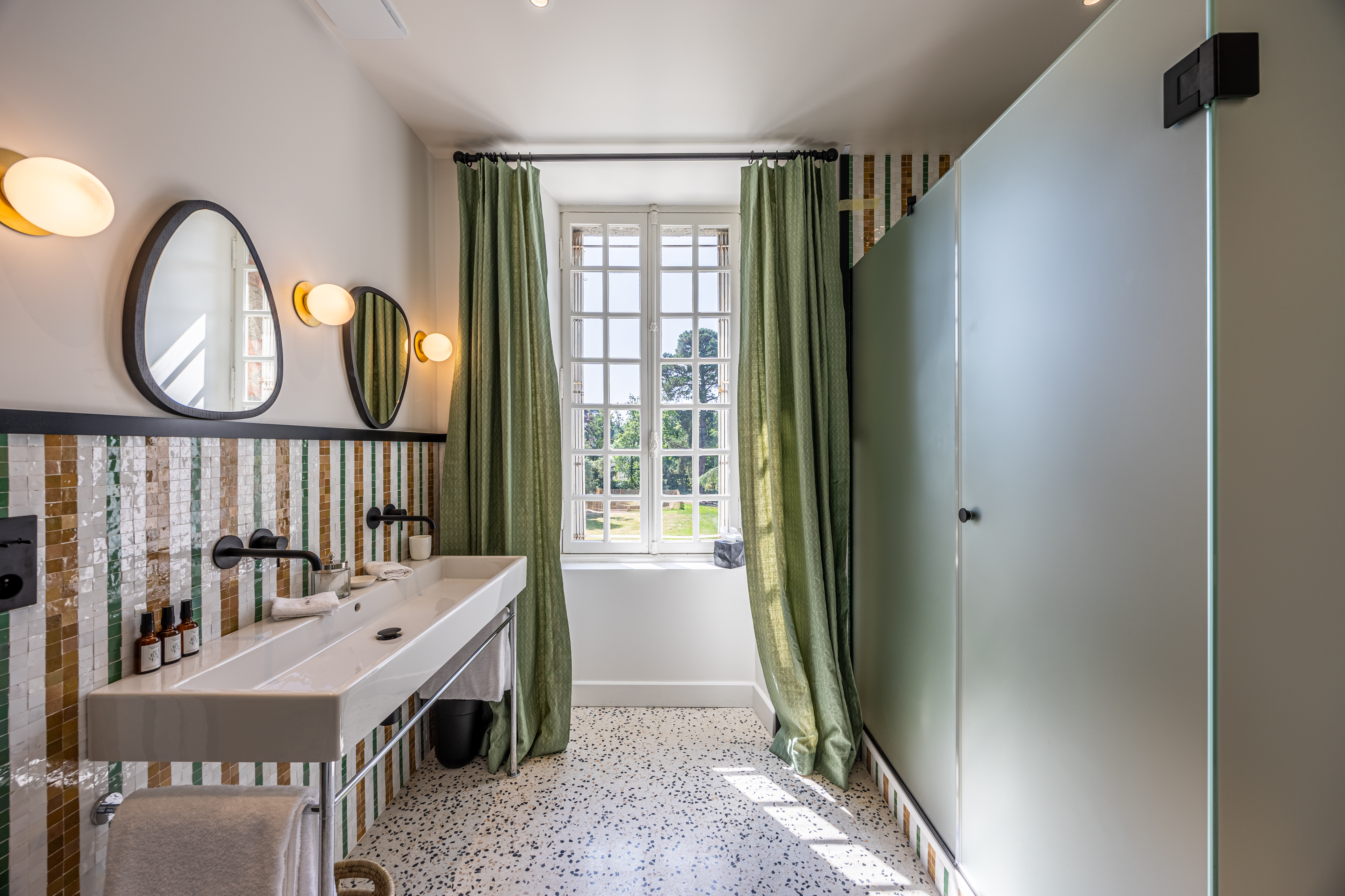 10 villa haute guais badkamer raam