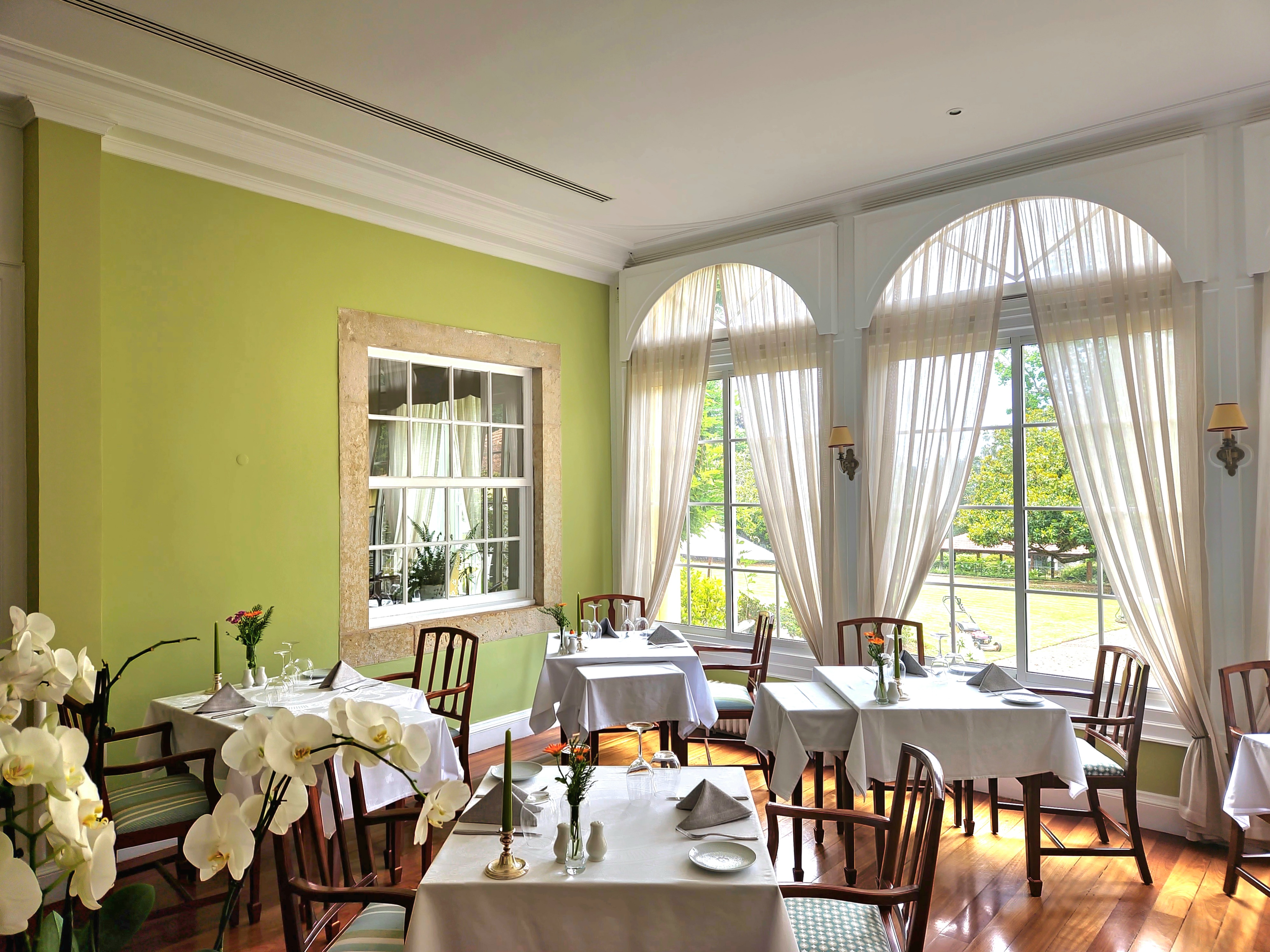 12 restaurant
