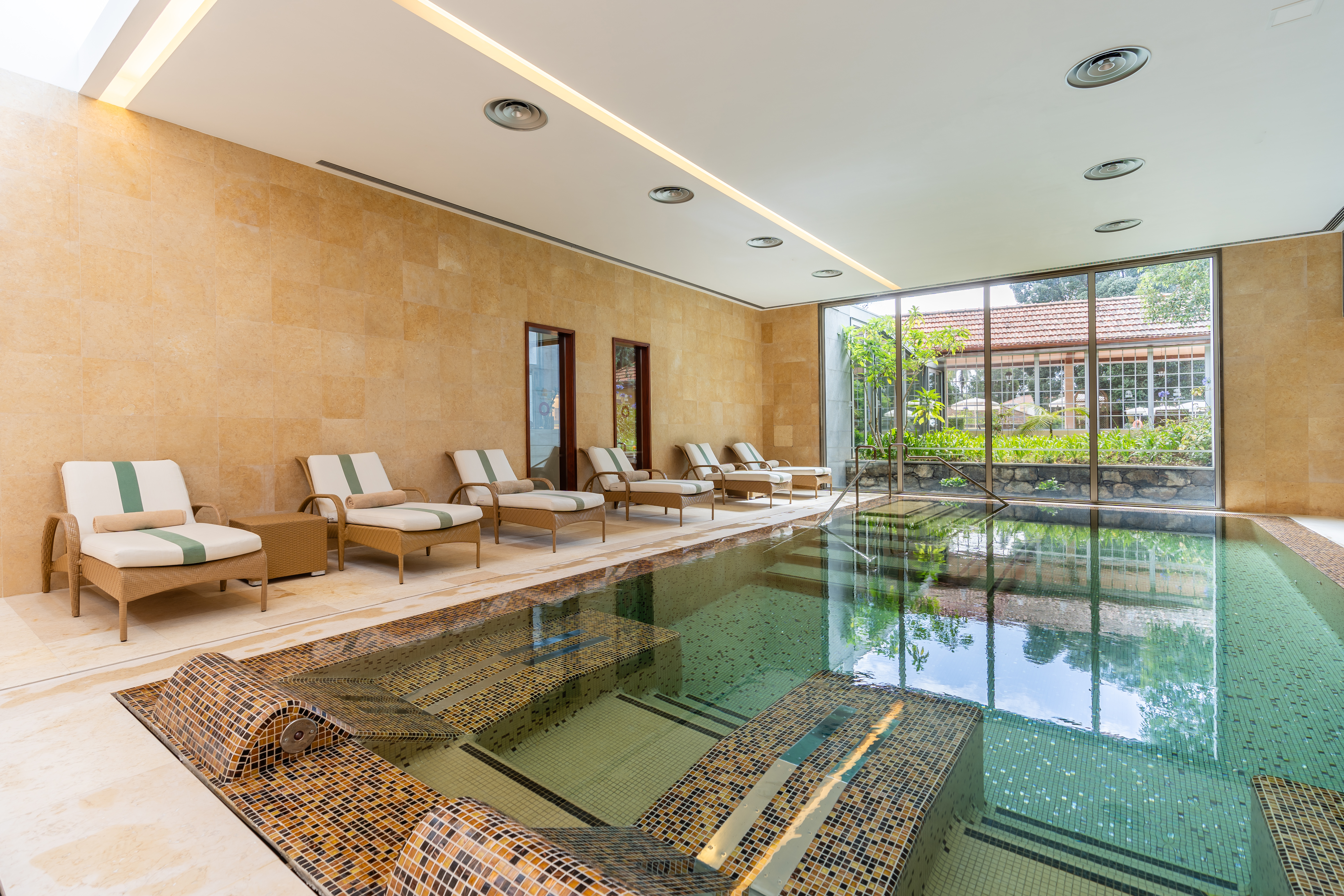 23 spa pool inside