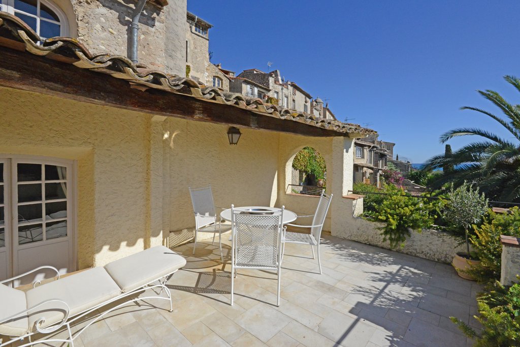8 suite with terrace sunny
