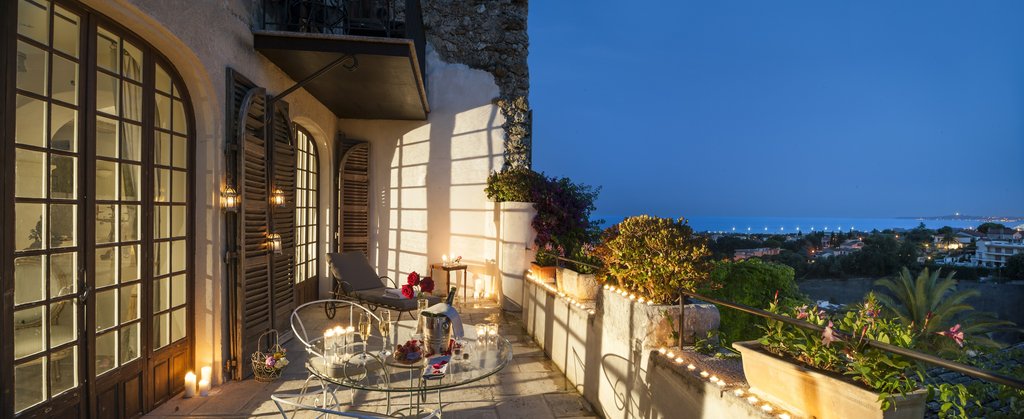terrace prestige suite by night