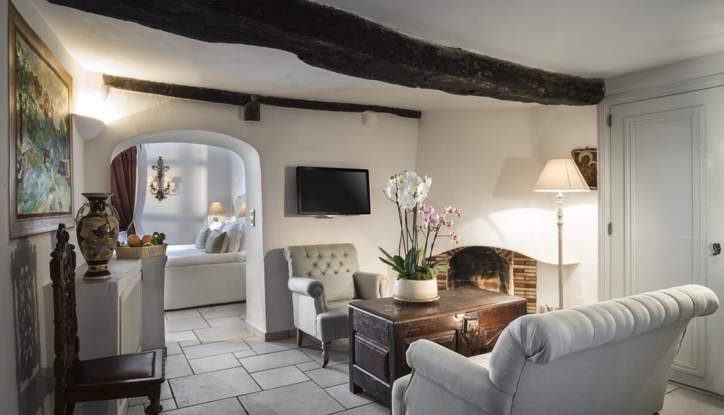 junior suite with balcony white