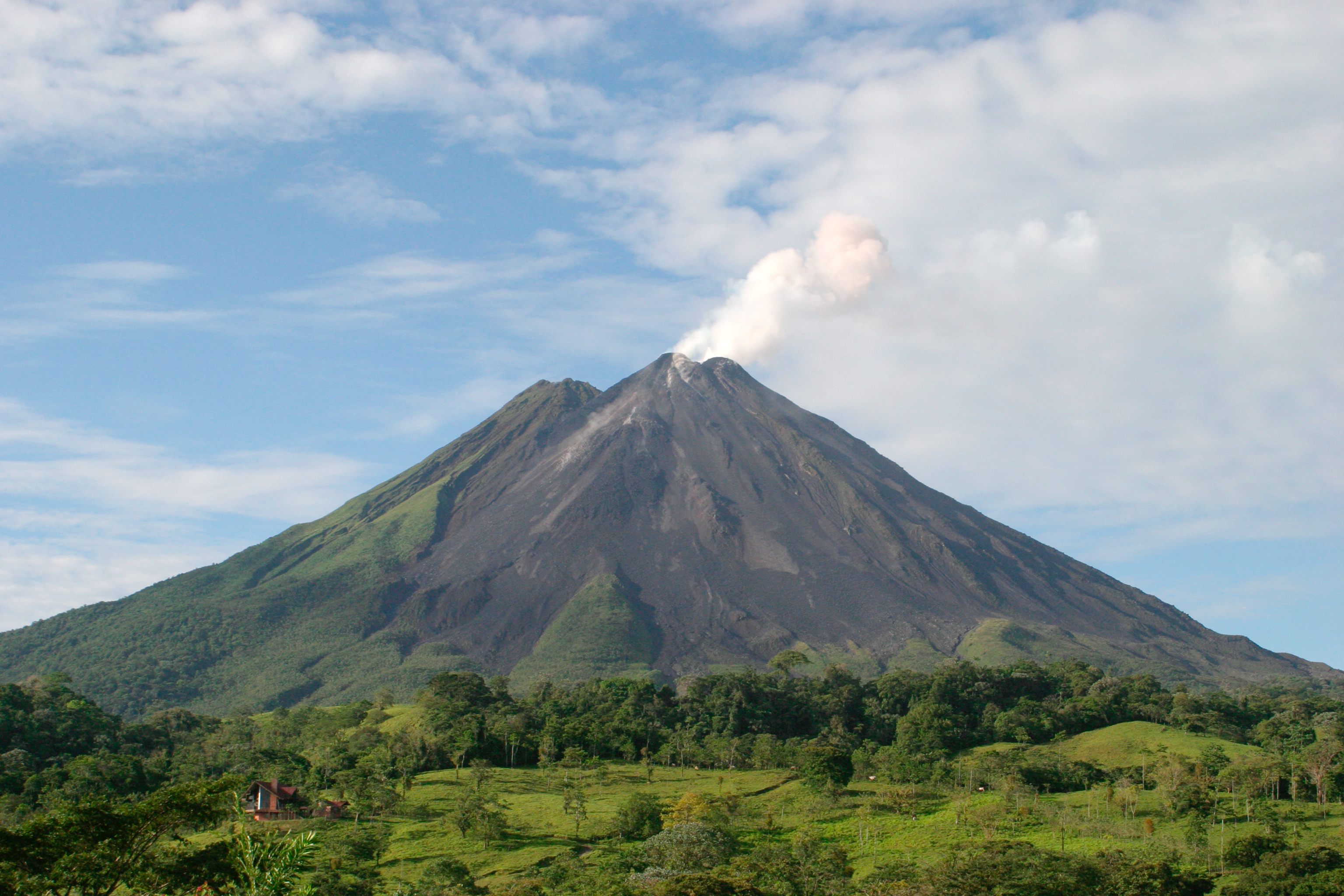 Costa Rica: The Land of Pura Vida and Natural Beauty 