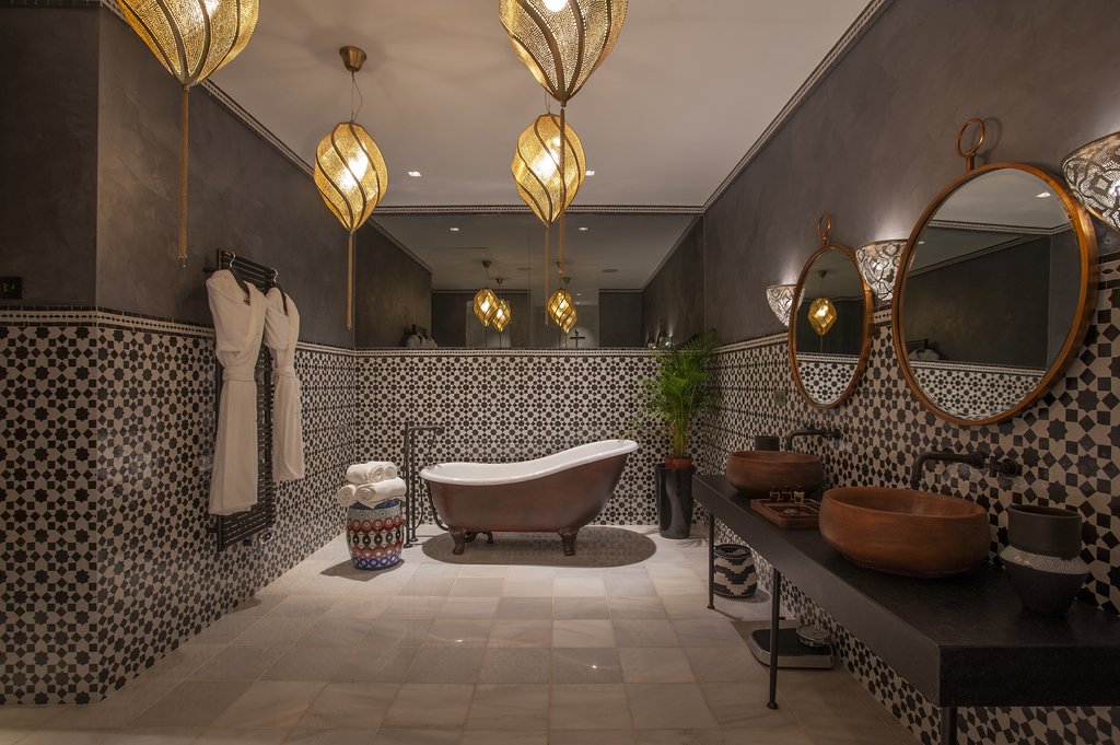 9 salma suite bathroom