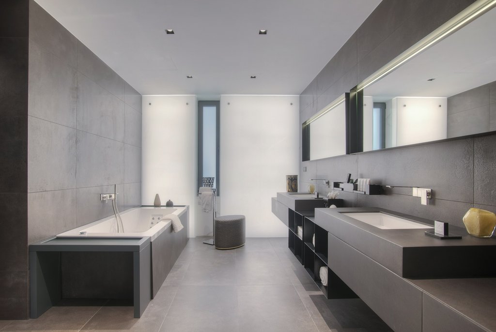 elena suite bathroom