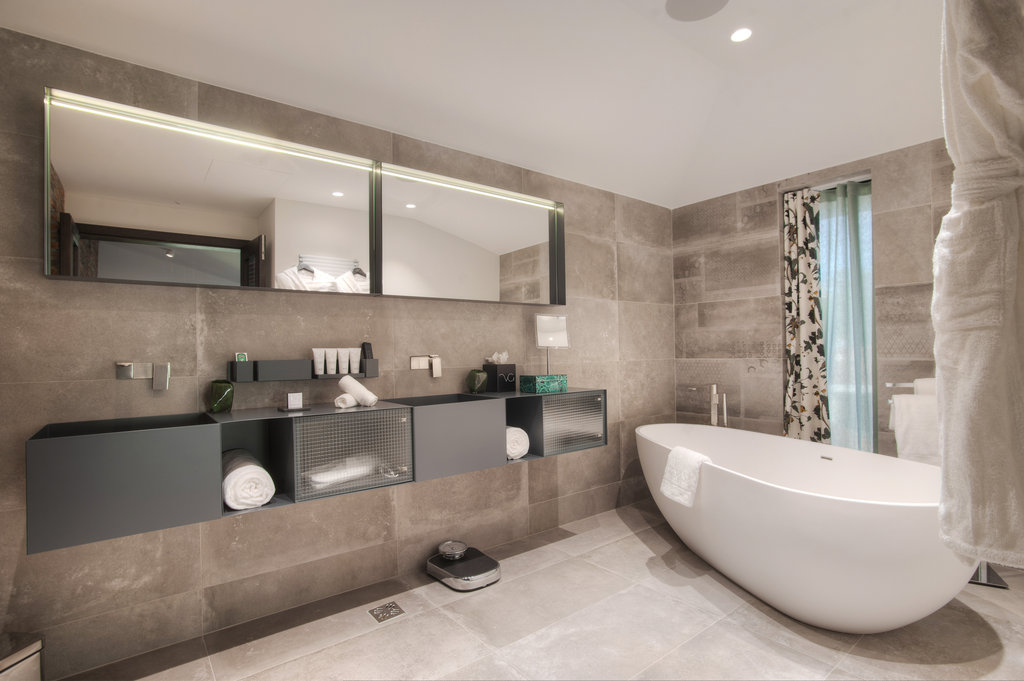 selene suite bathroom