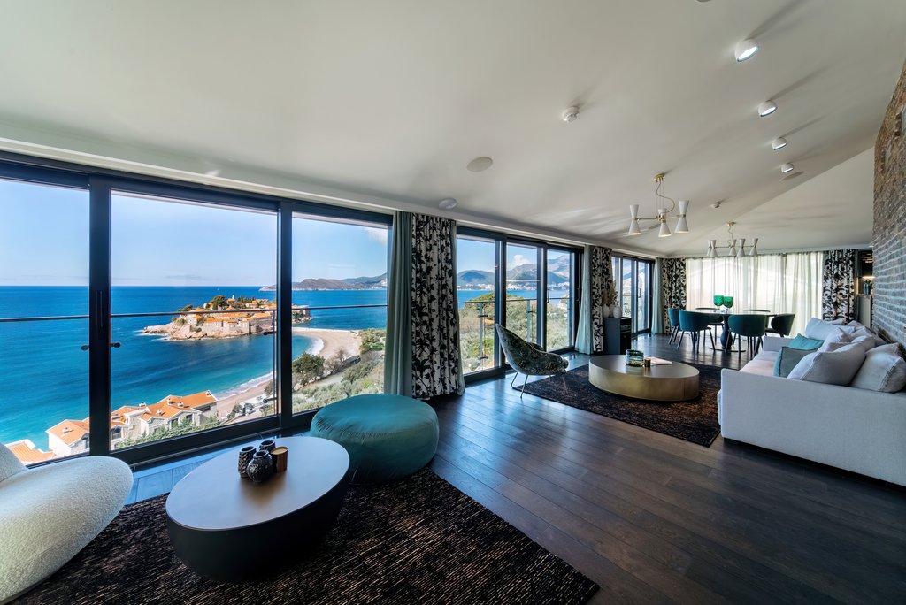 selene suite living room