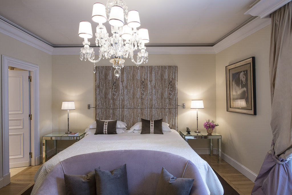 deluxe room bed
