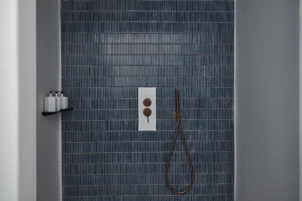 minois blu bathroom