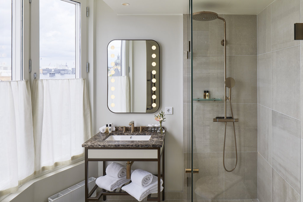 graceful deluxe signature bathroom