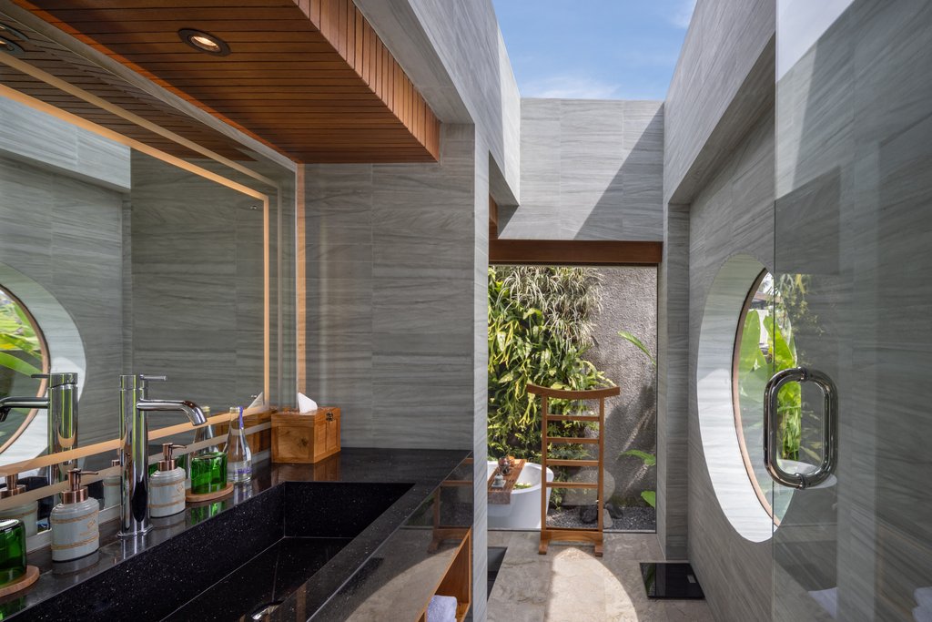 14 prestige pool villa paddy view bathroom