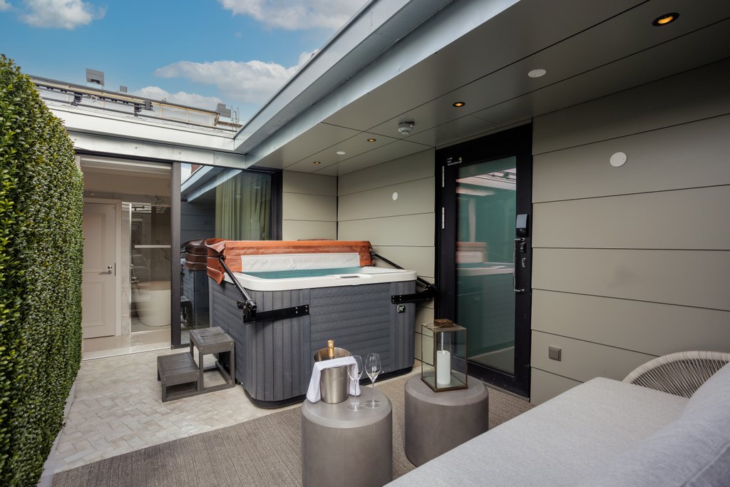 penthouse suite balcony