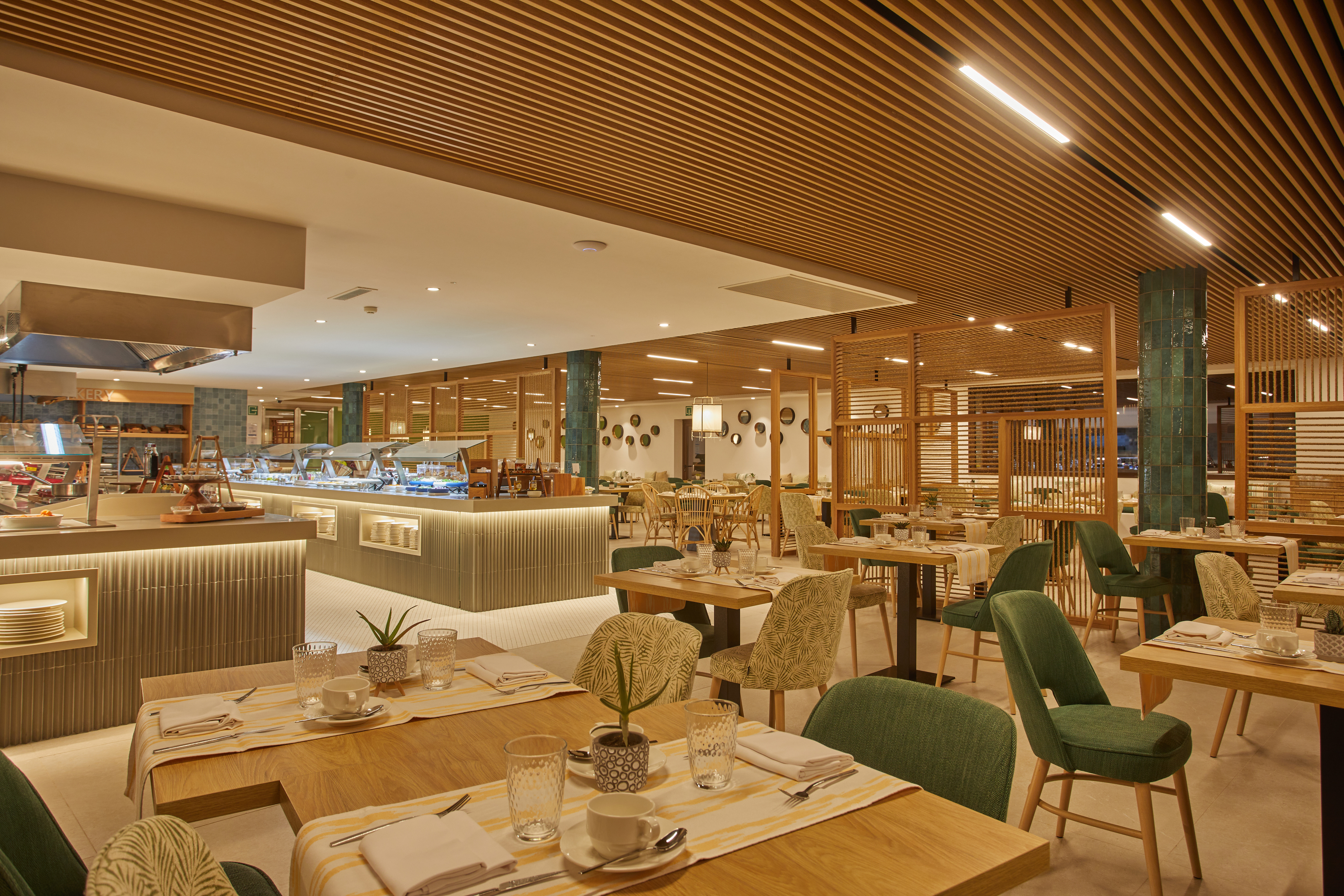 restaurant indoor the club cala miguel