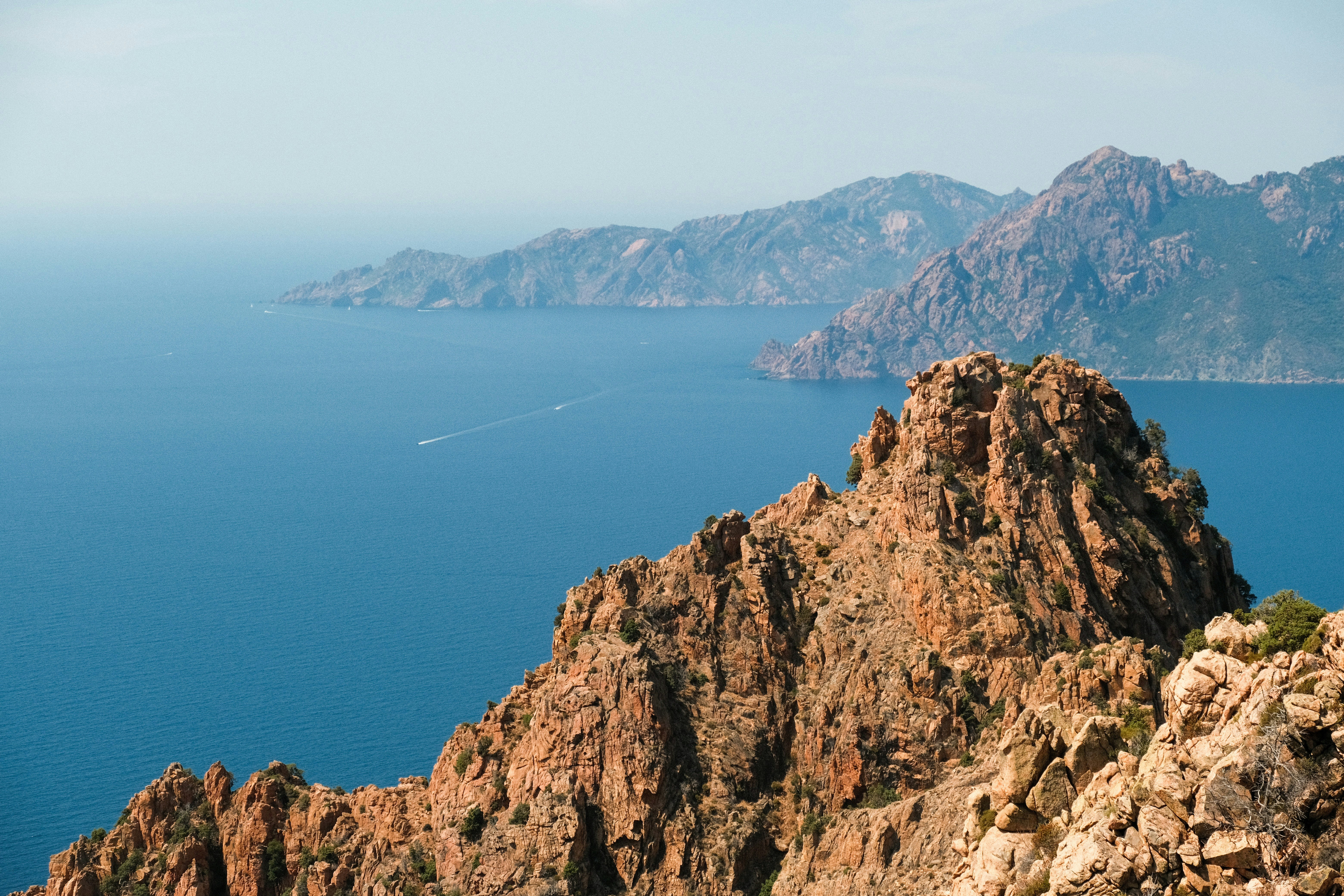 Round trip Corsica: from rugged cliffs to hidden beaches