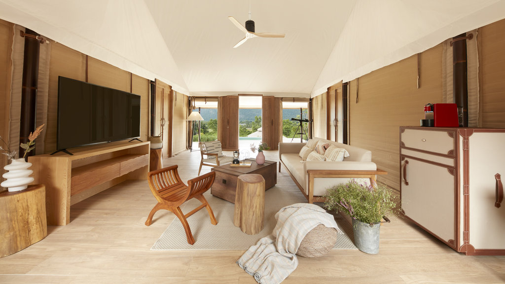 10 glamper living room