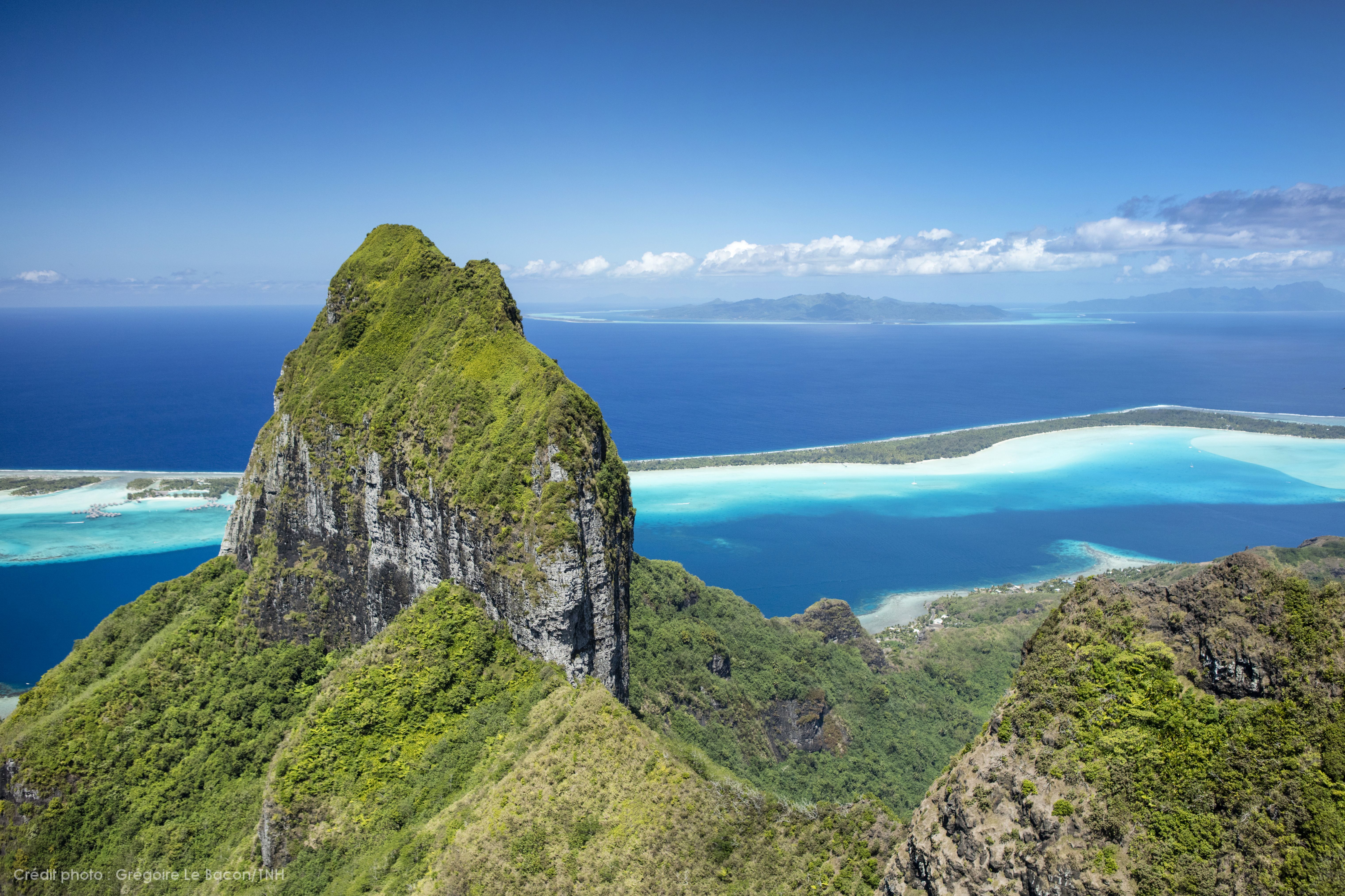 bora bora tahiti tourisme gregoire le bacon tahiti nui helicopters 1