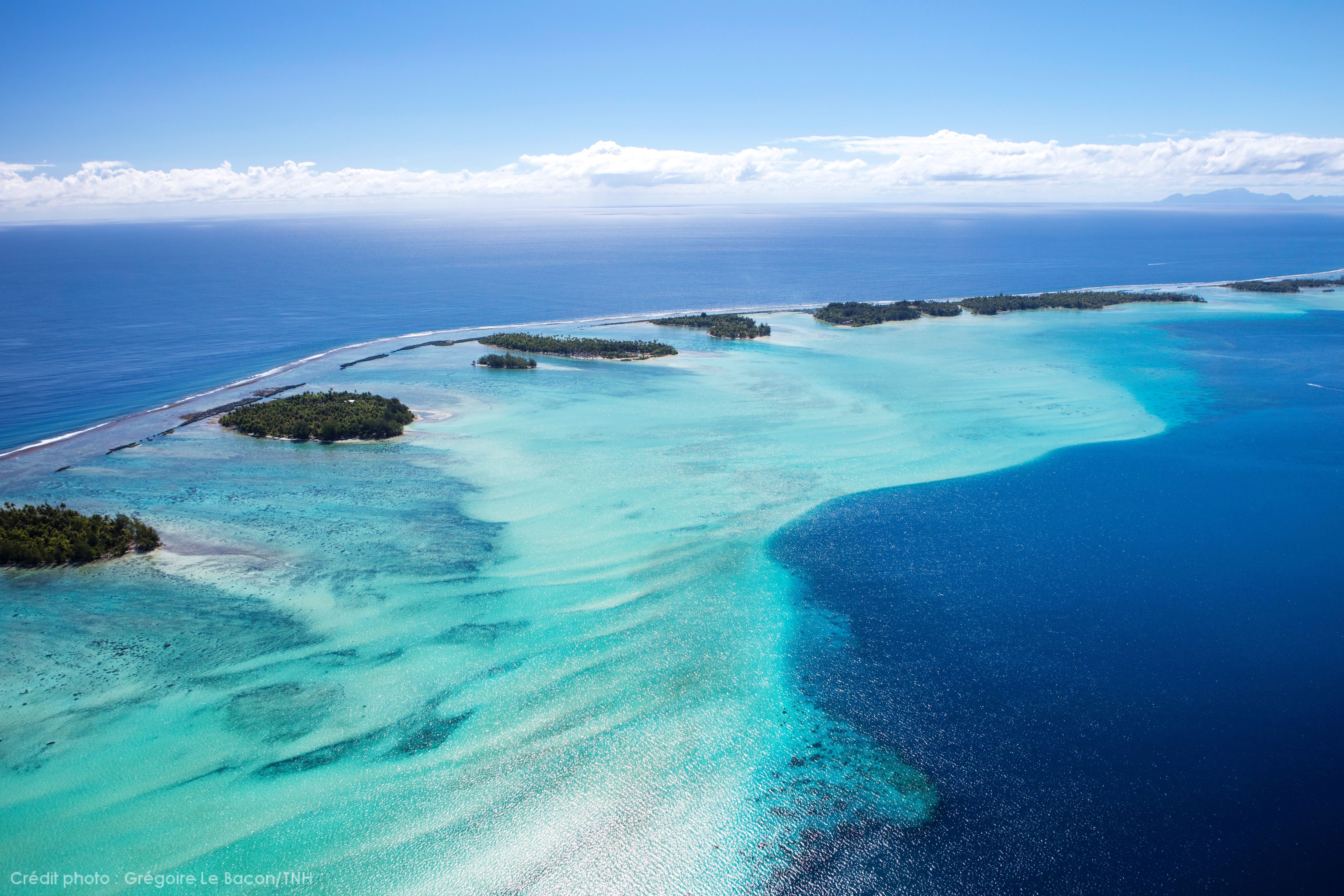 bora bora tahiti tourisme gregoire le bacon tahiti nui helicopters 2
