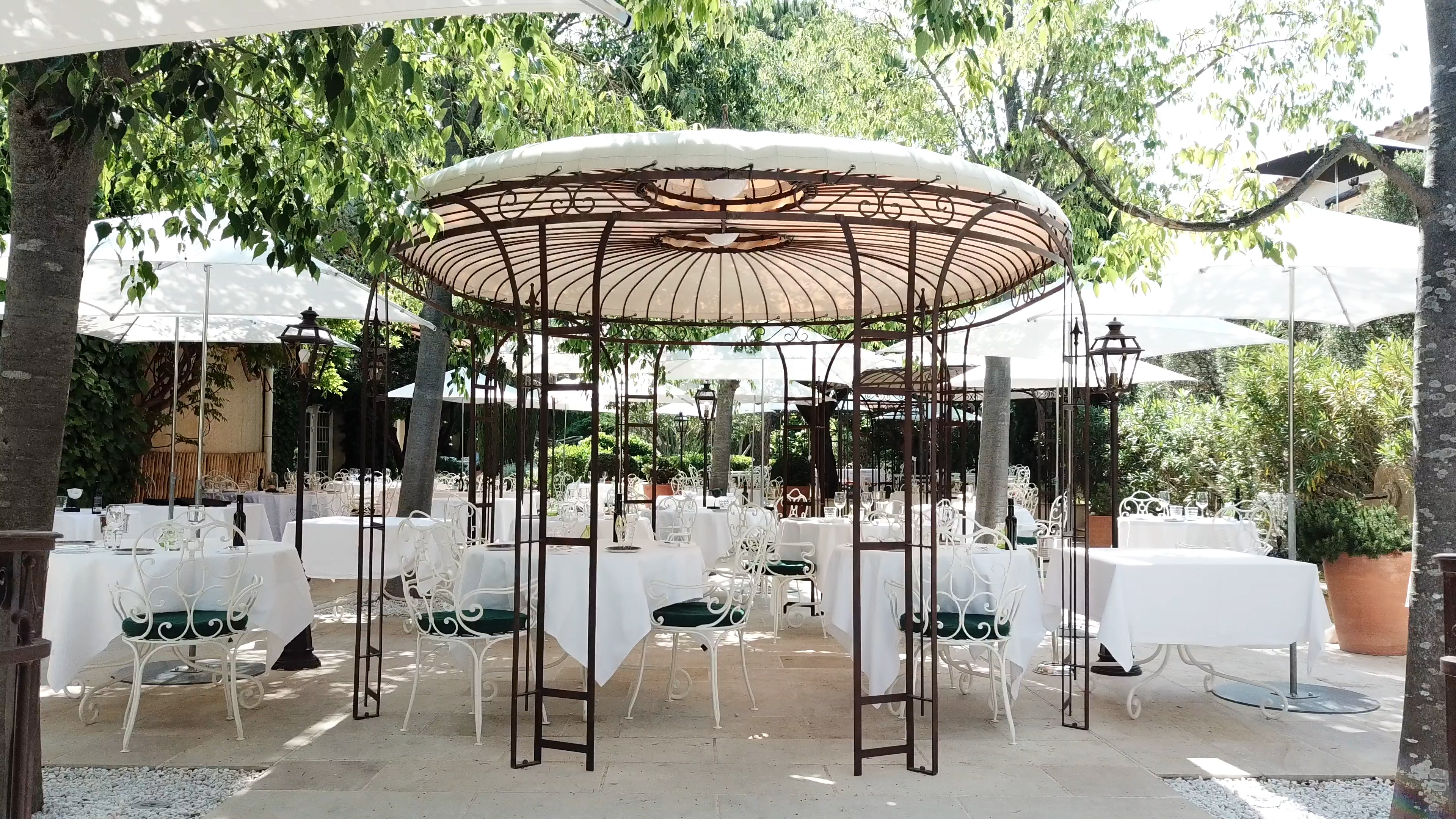 aubergedecassagnespa restaurant terrasse ete kopie