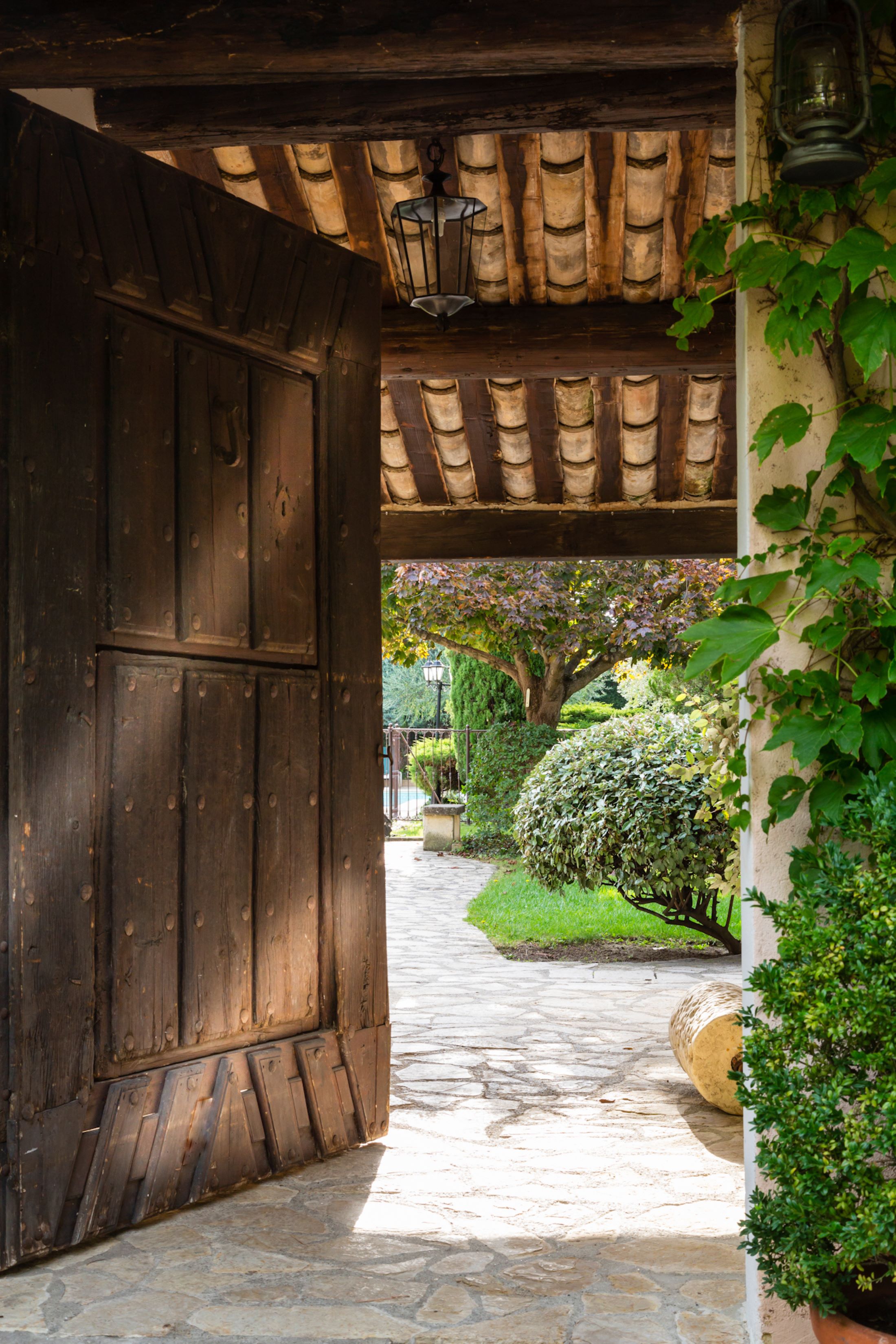 aubergedecassagnespa jardin porte secrete