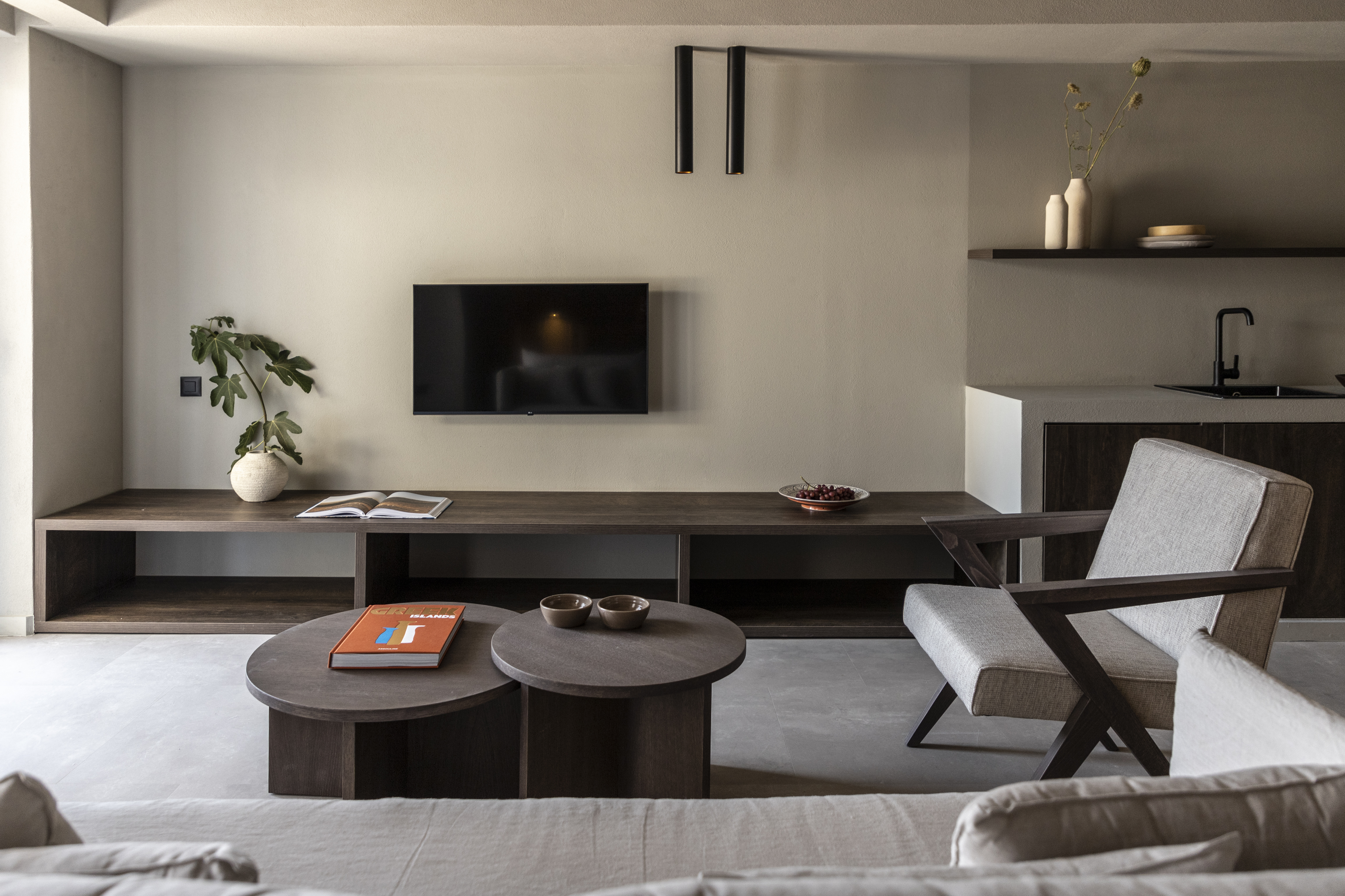 6 living room junior suite