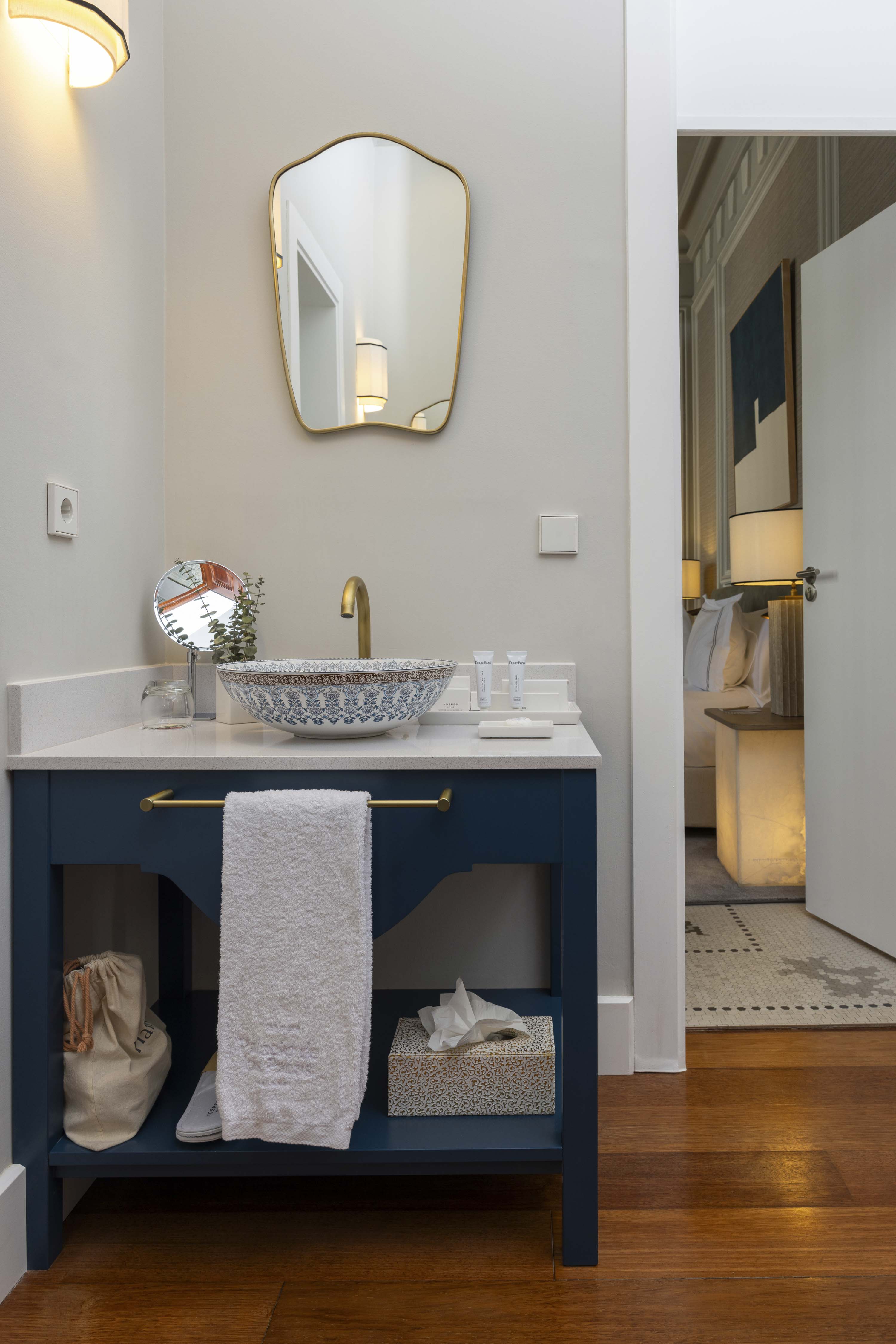 deluxe bathroom