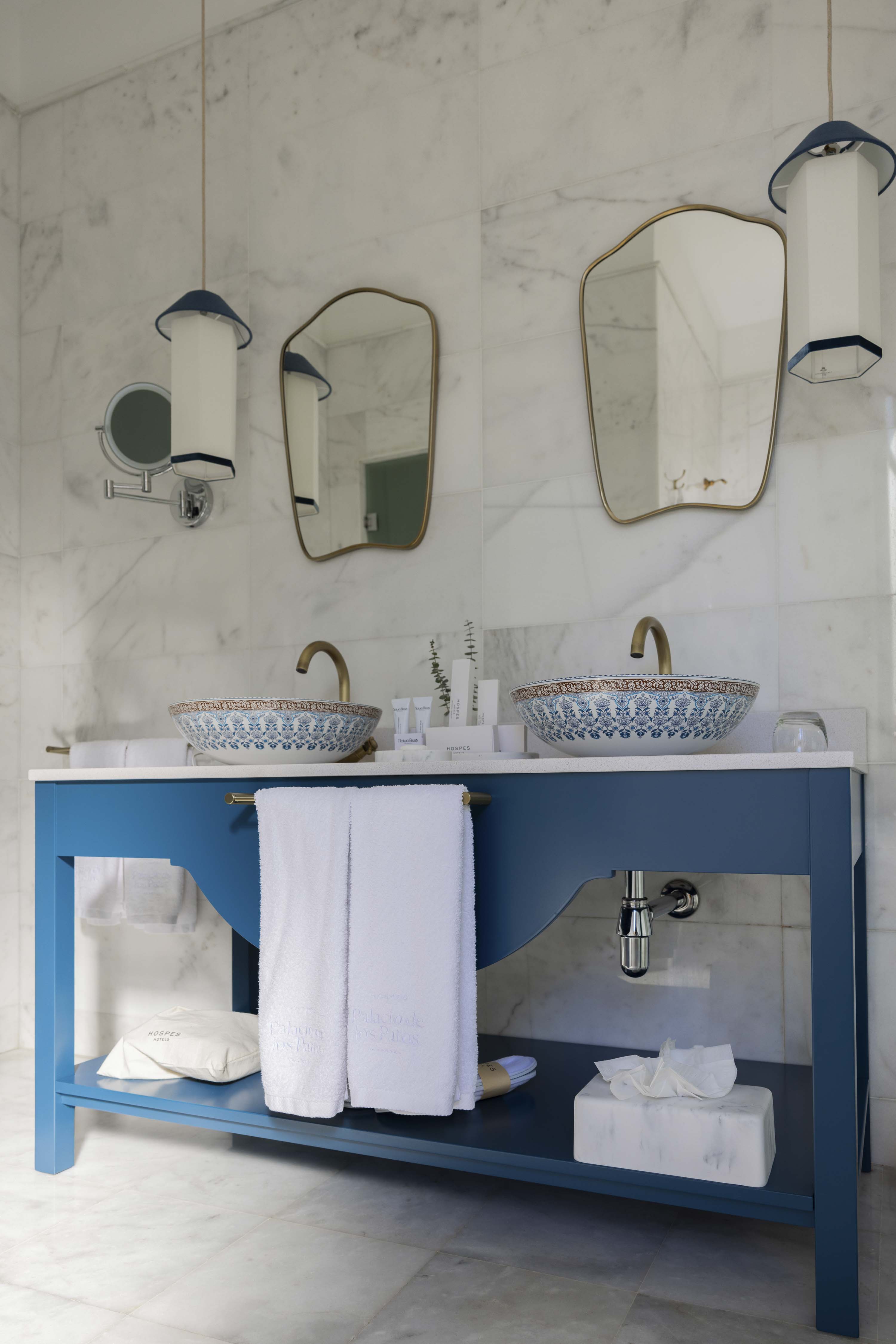 junior suite bathroom