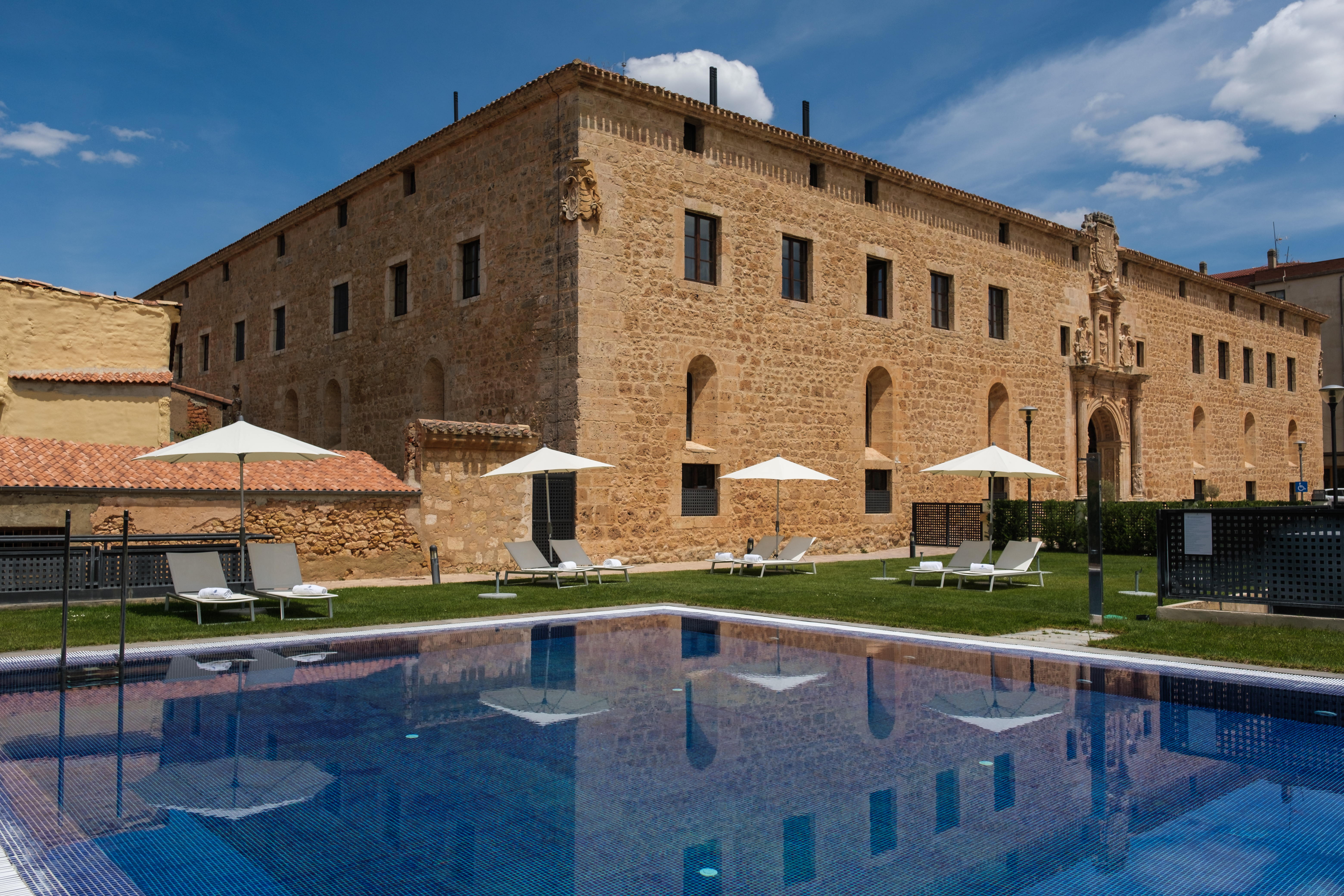 50 piscina exterior