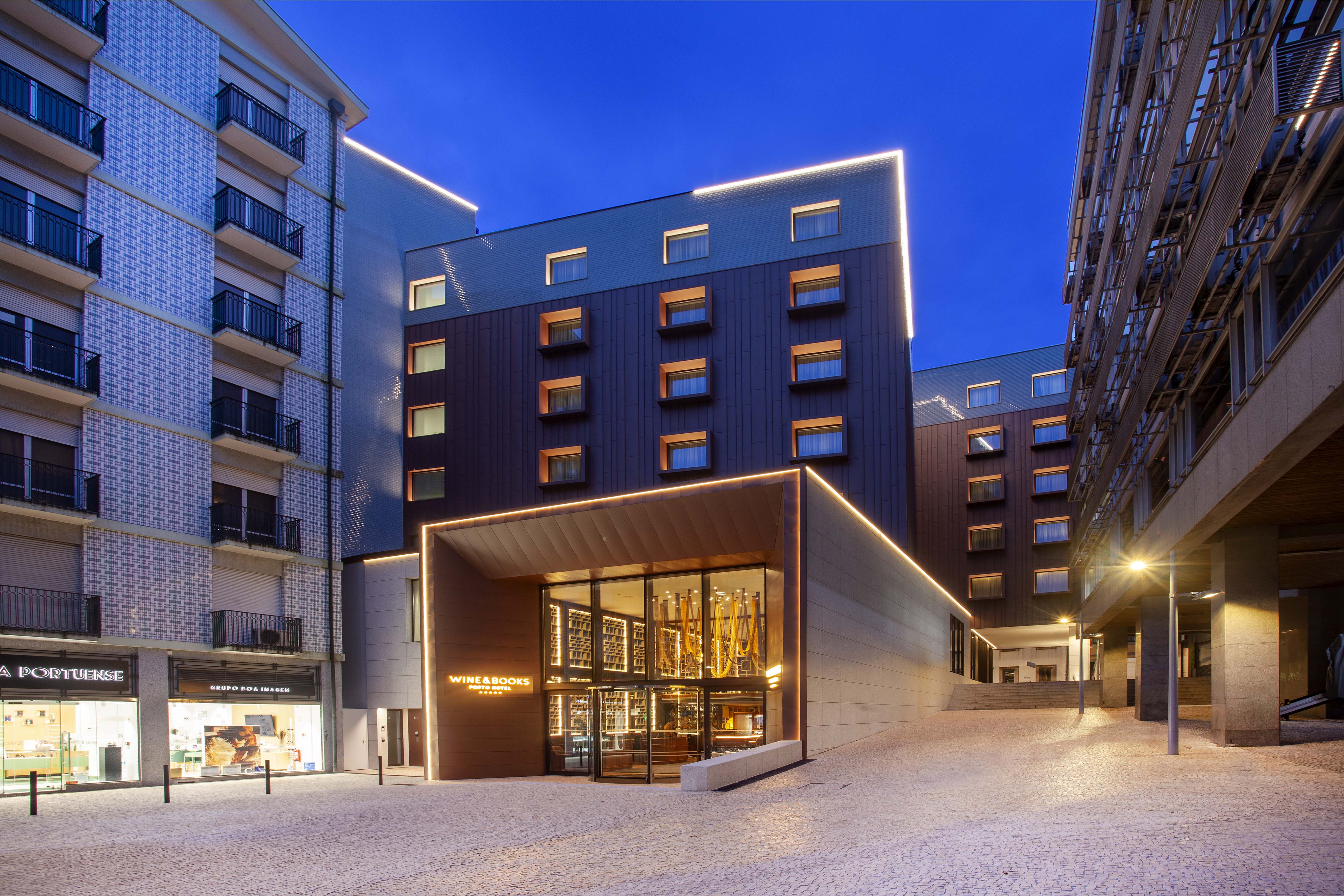 Wine and Books Porto Hotel