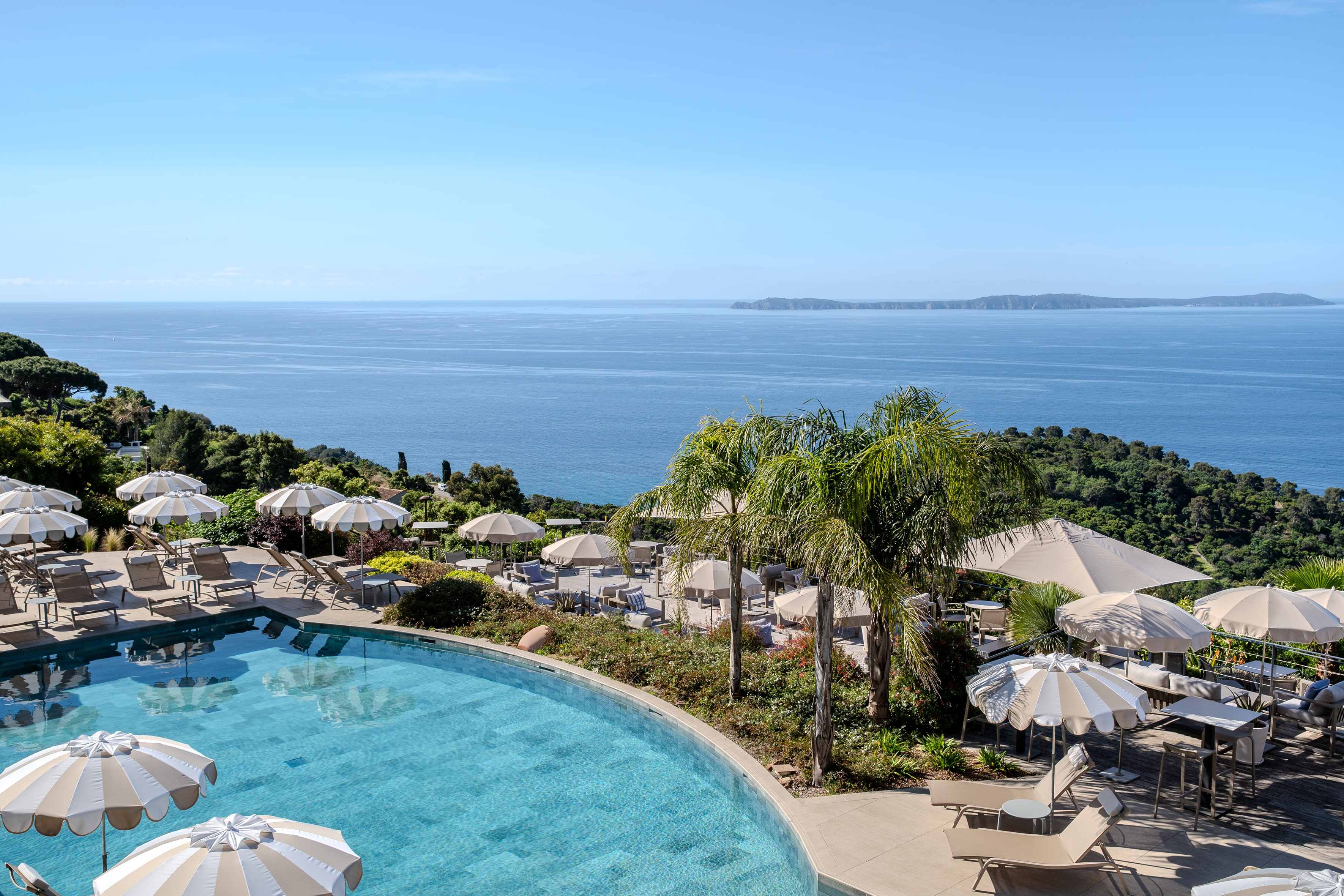 hotel lavilladouce 4etoiles restaurant lenvol rayol saint tropez vue mer cote d copie 2