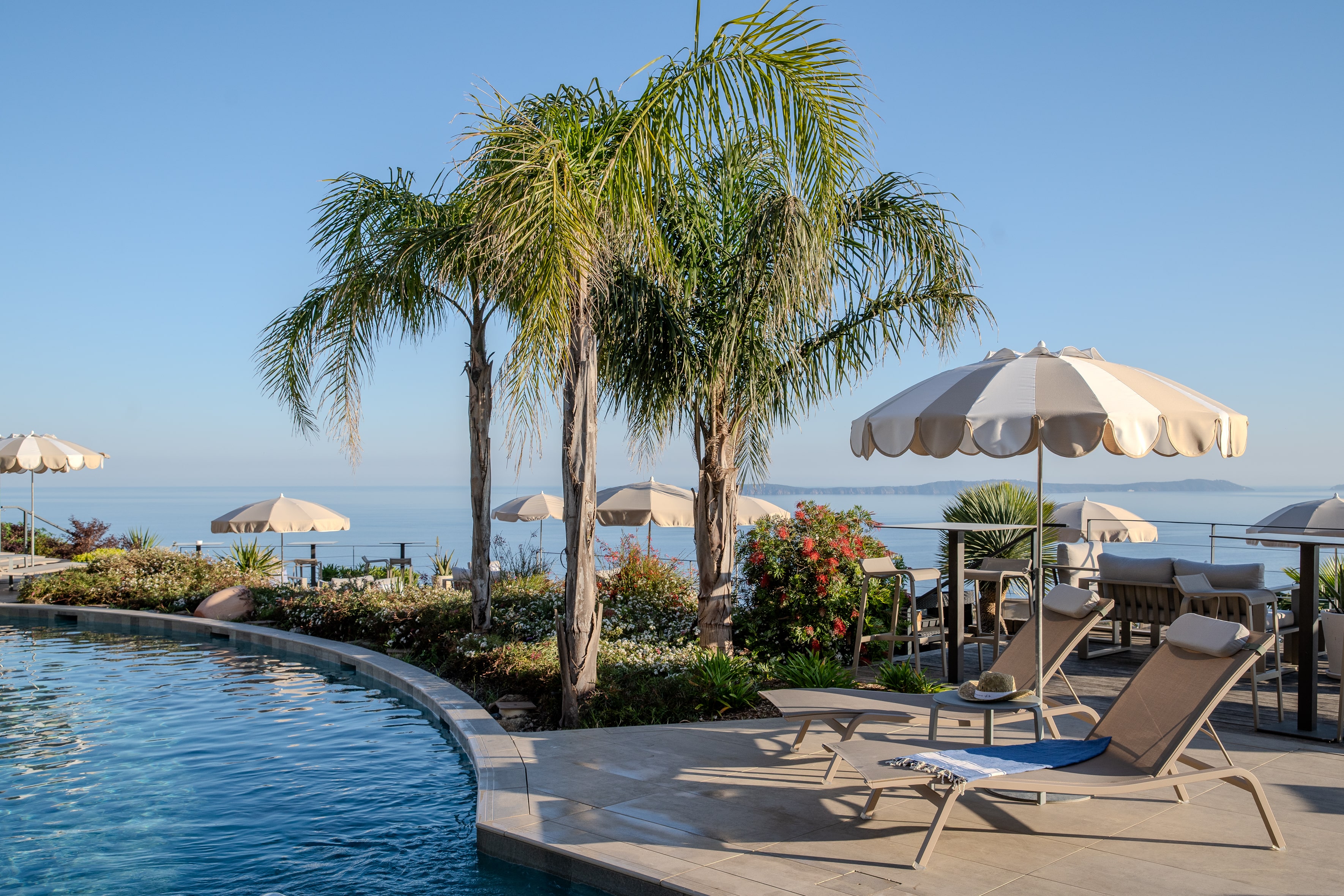 hotel lavilladouce 4etoiles restaurant lenvol rayol saint tropez vue mer cote d azur 2025 piscine10