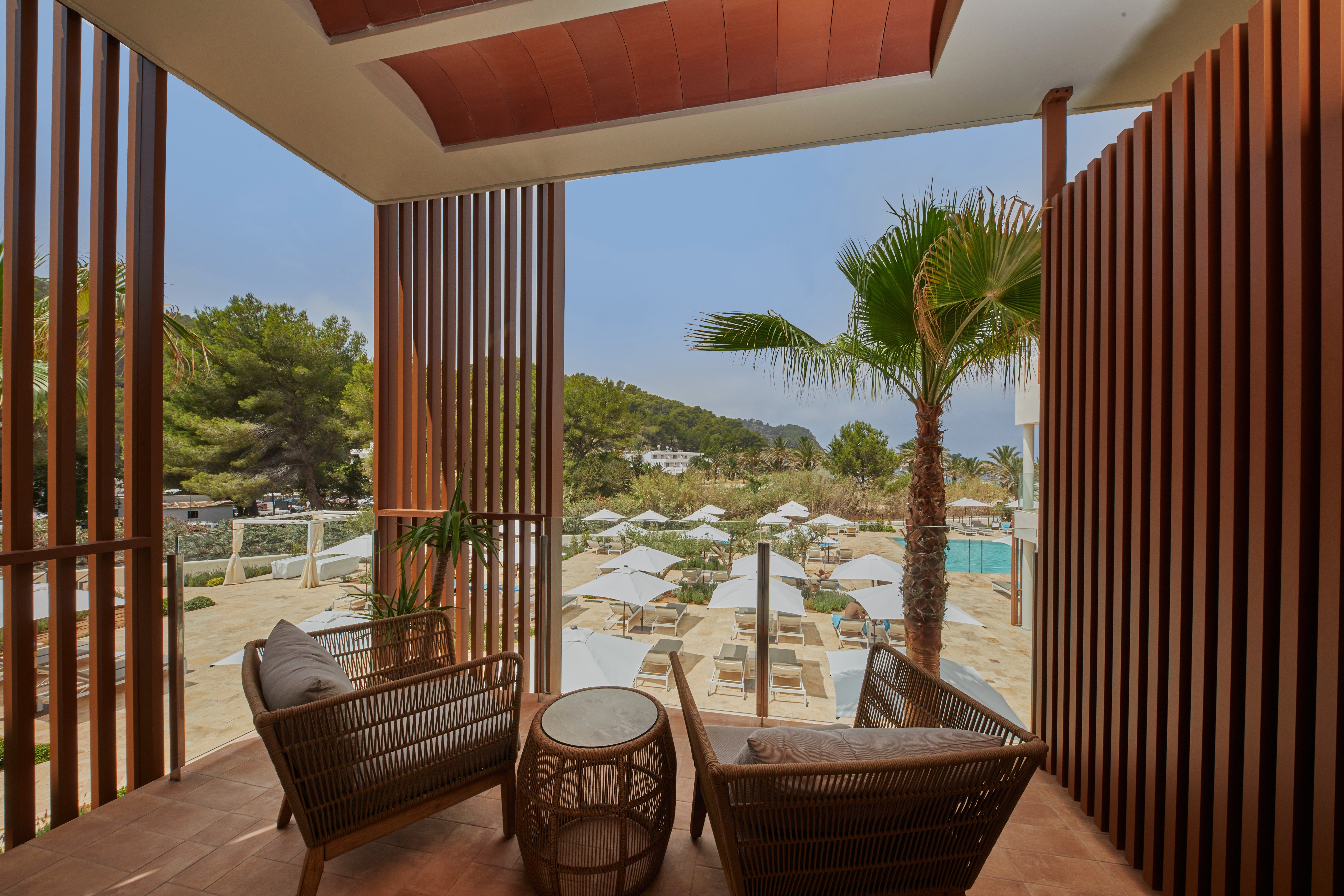 king the club rooms with pool view terrace k1c