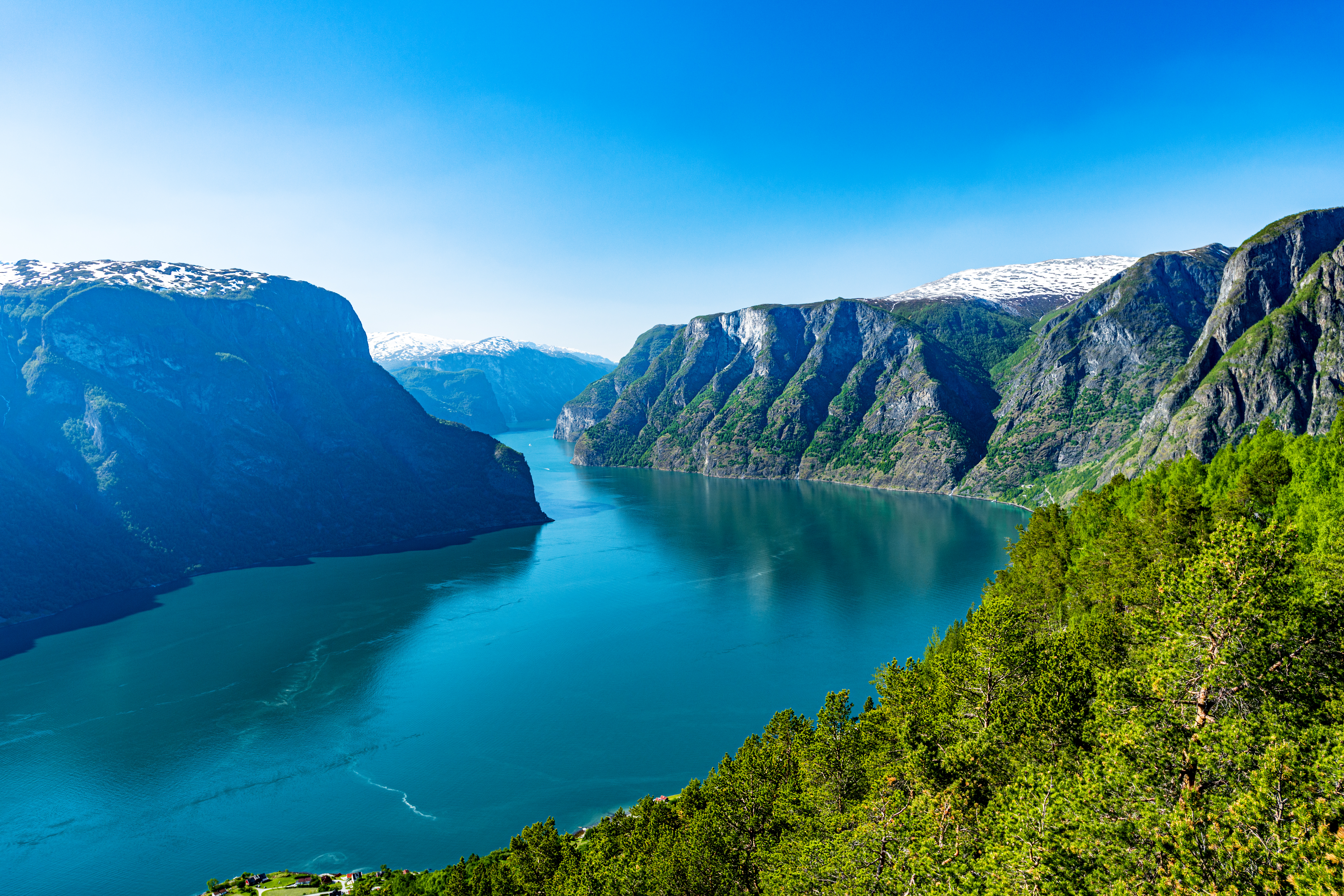 Through fjords and mountains to the heart of Norway