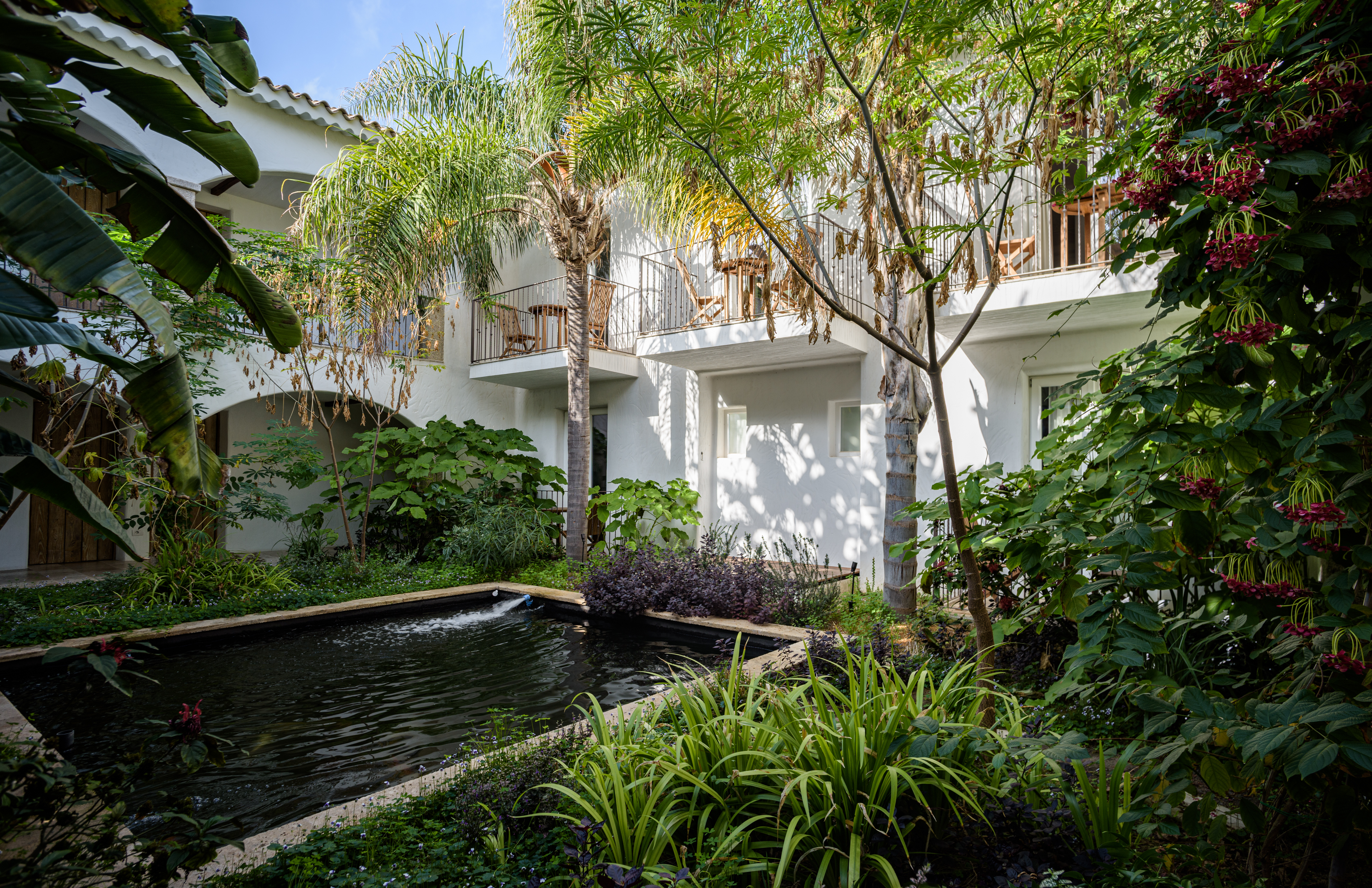 superior balcony ext