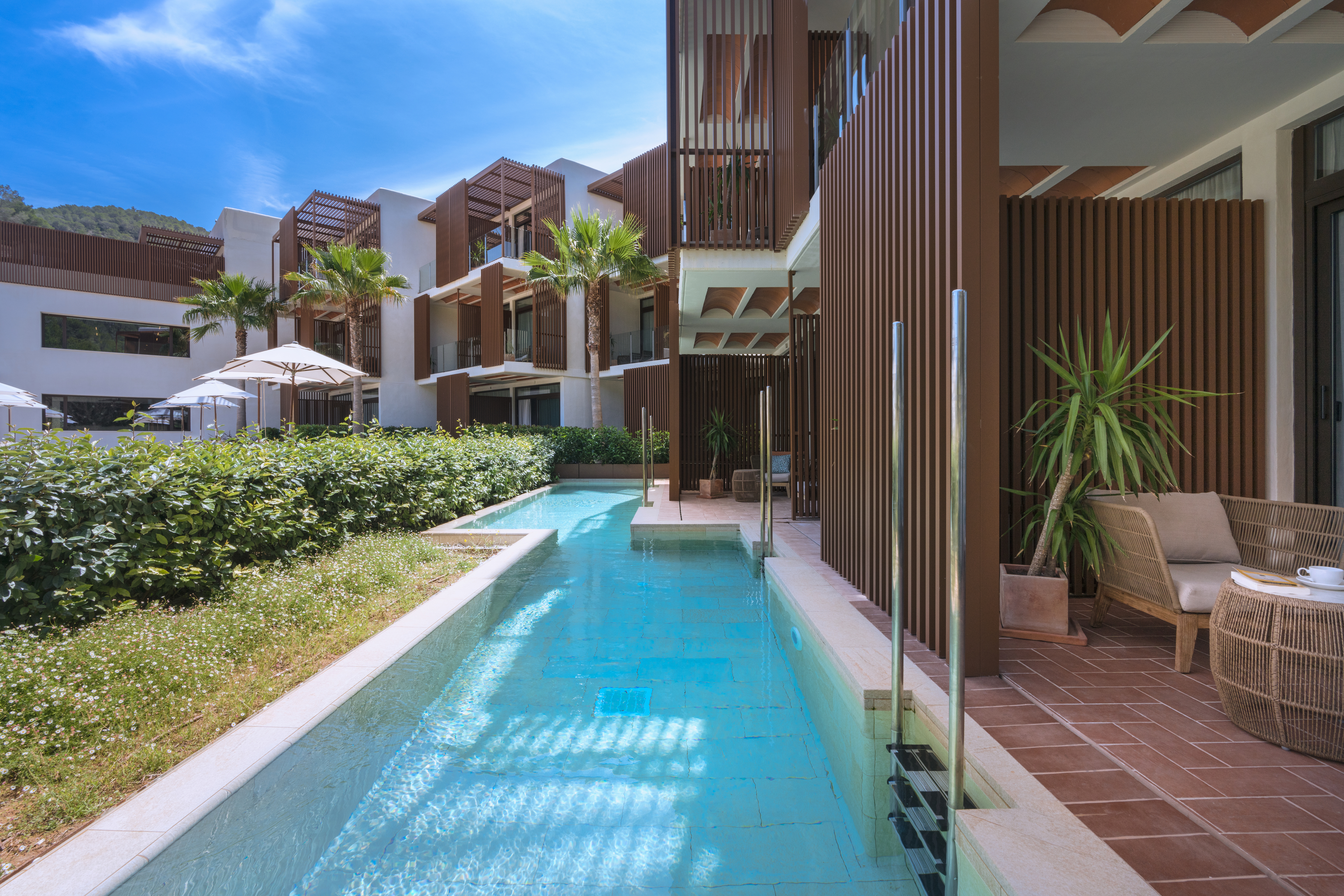 swim up the club cala miguel