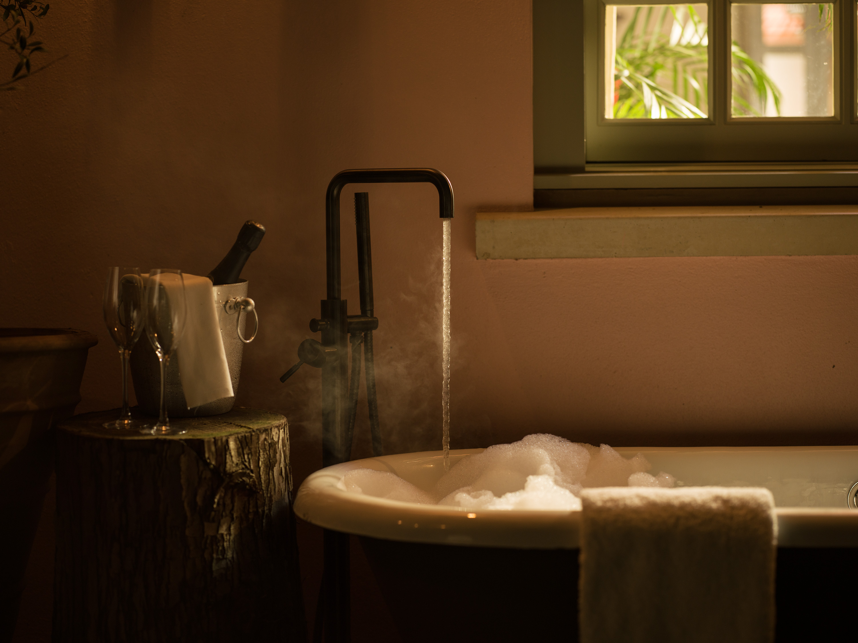 luxury hot tub suite 2