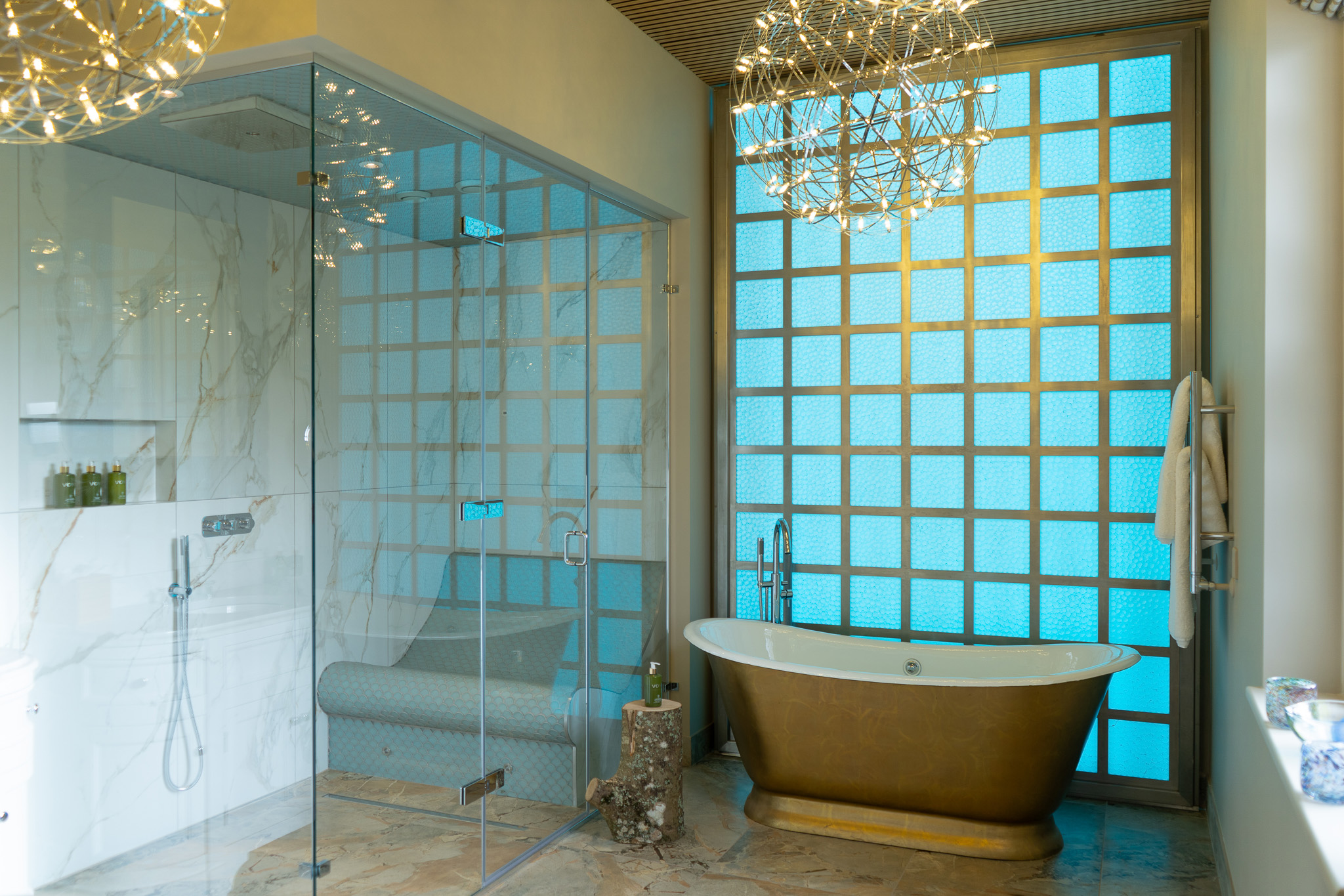 luxury hot tub suite 6