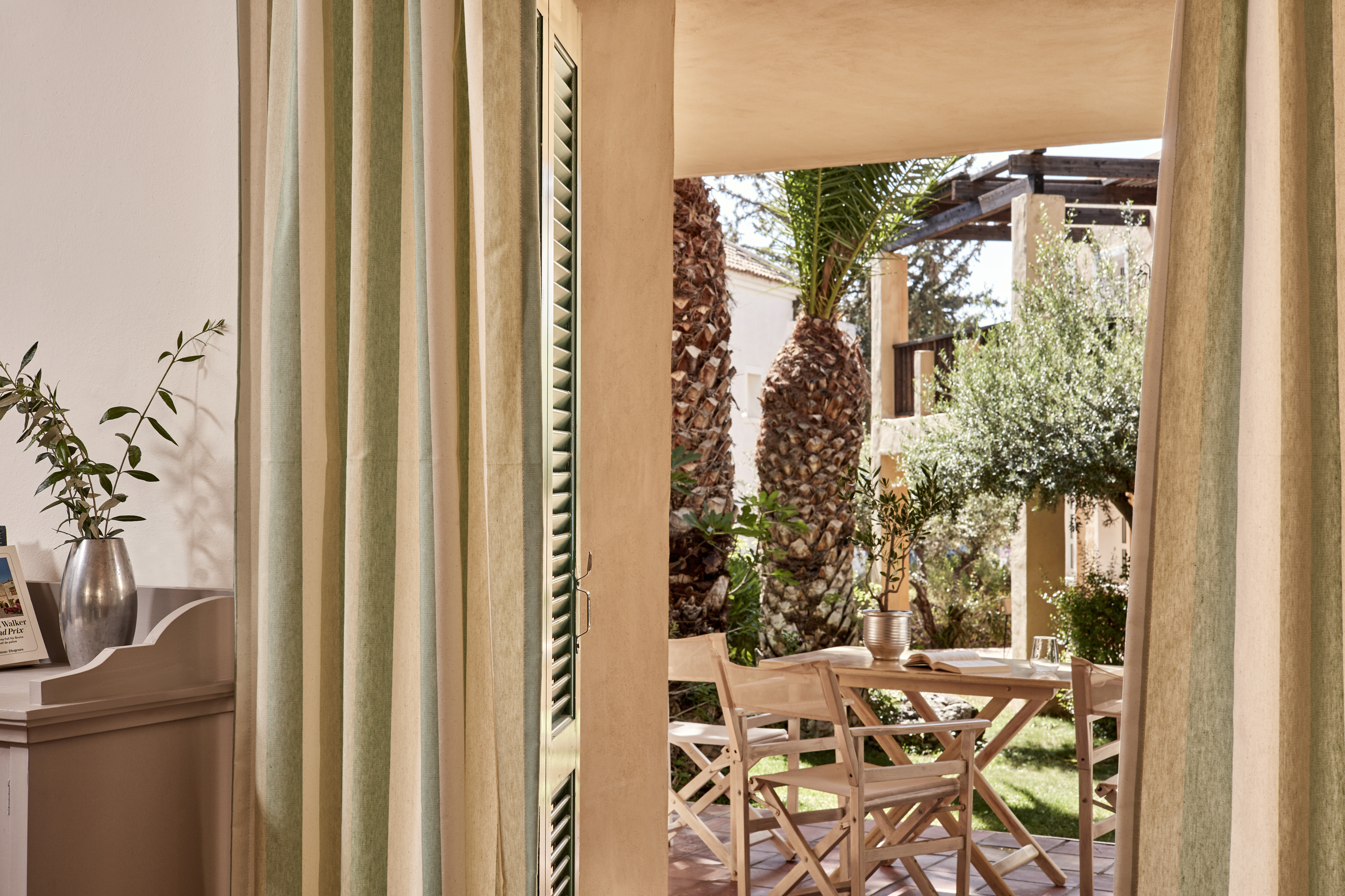 one bedroom family apartement with garden 3