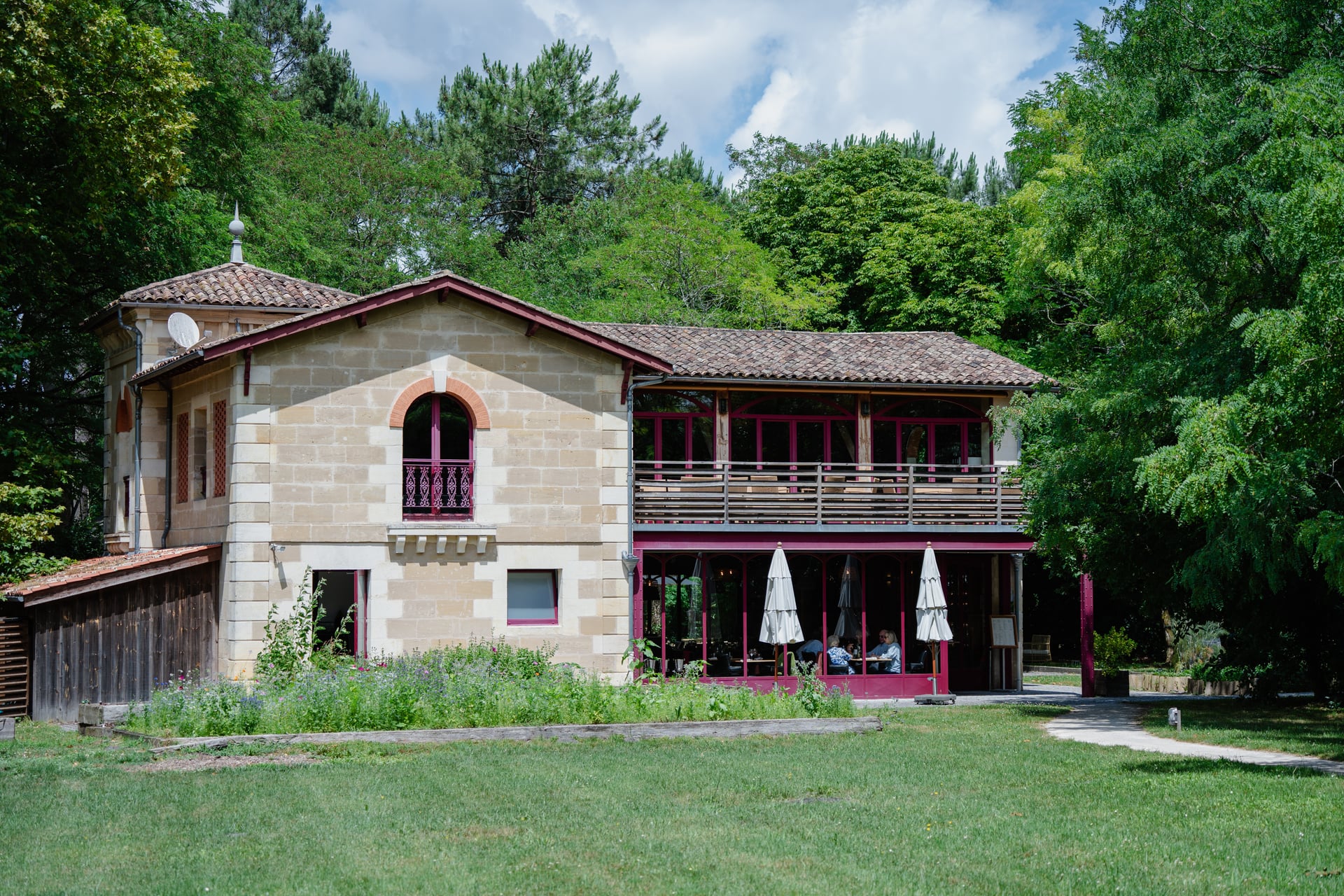 restaurant vue de face credit venezance
