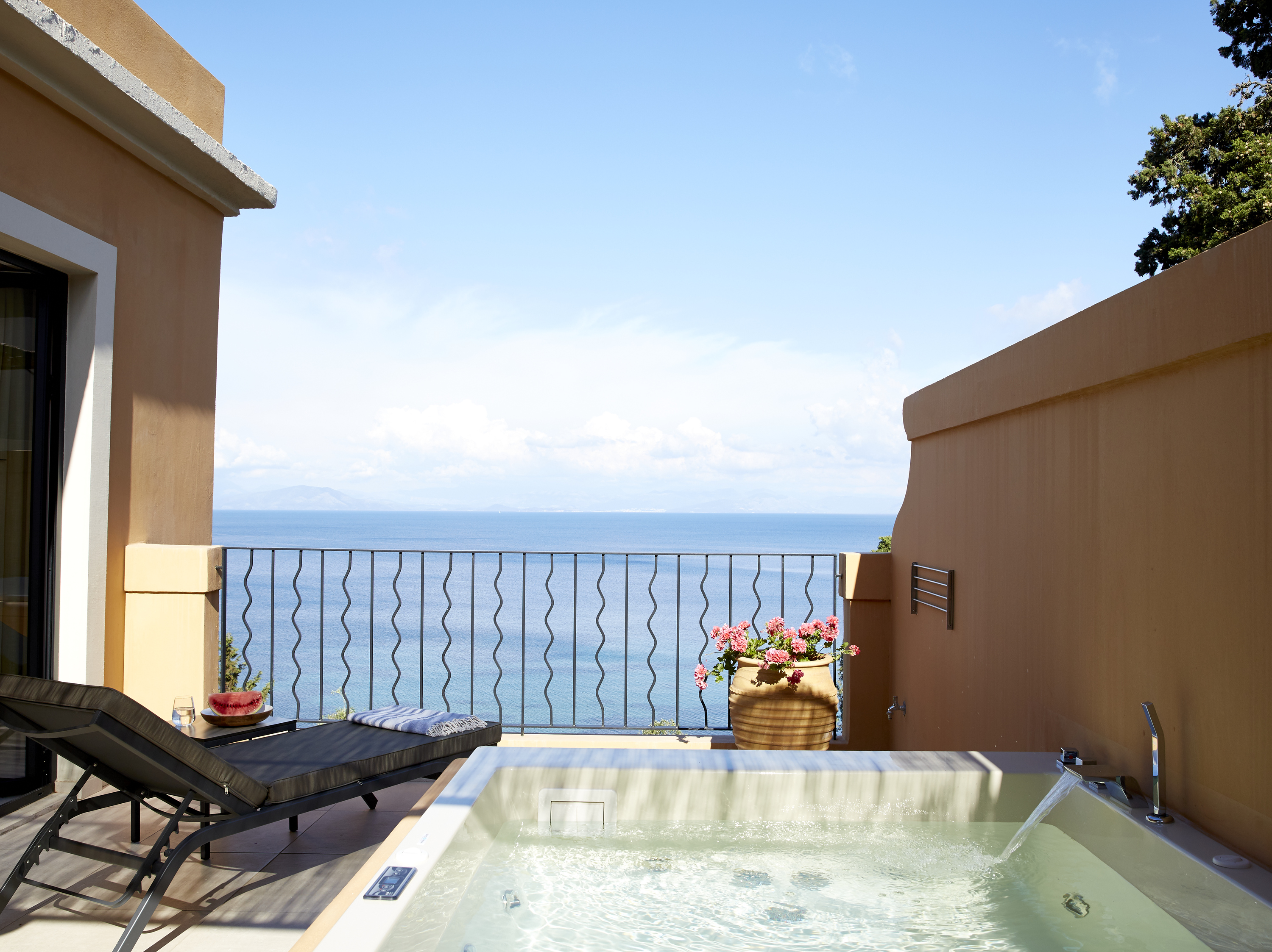 nido grand terrace junior suite whirlpool 6