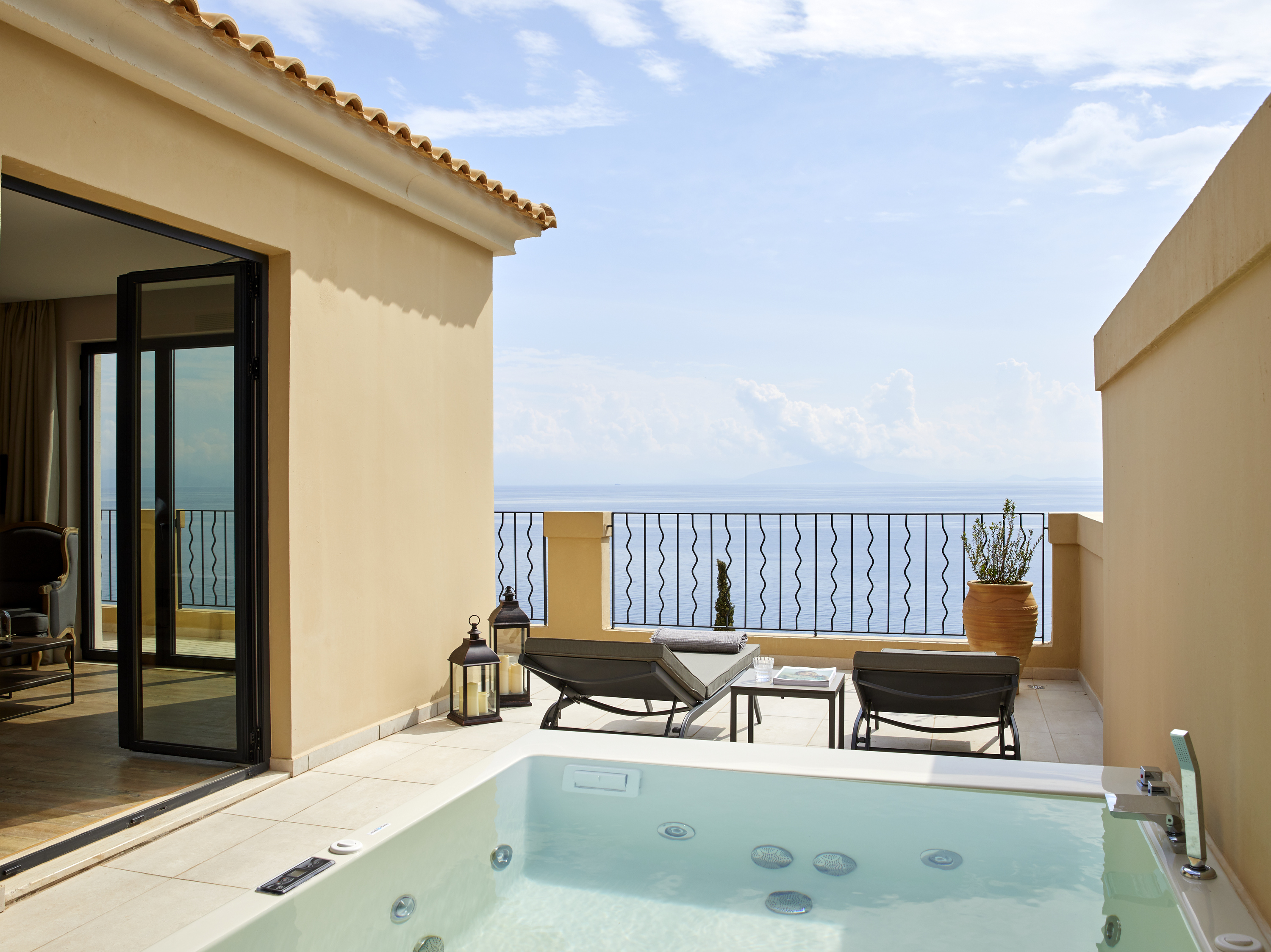 nido grand terrace deluxe suite whirlpool 4