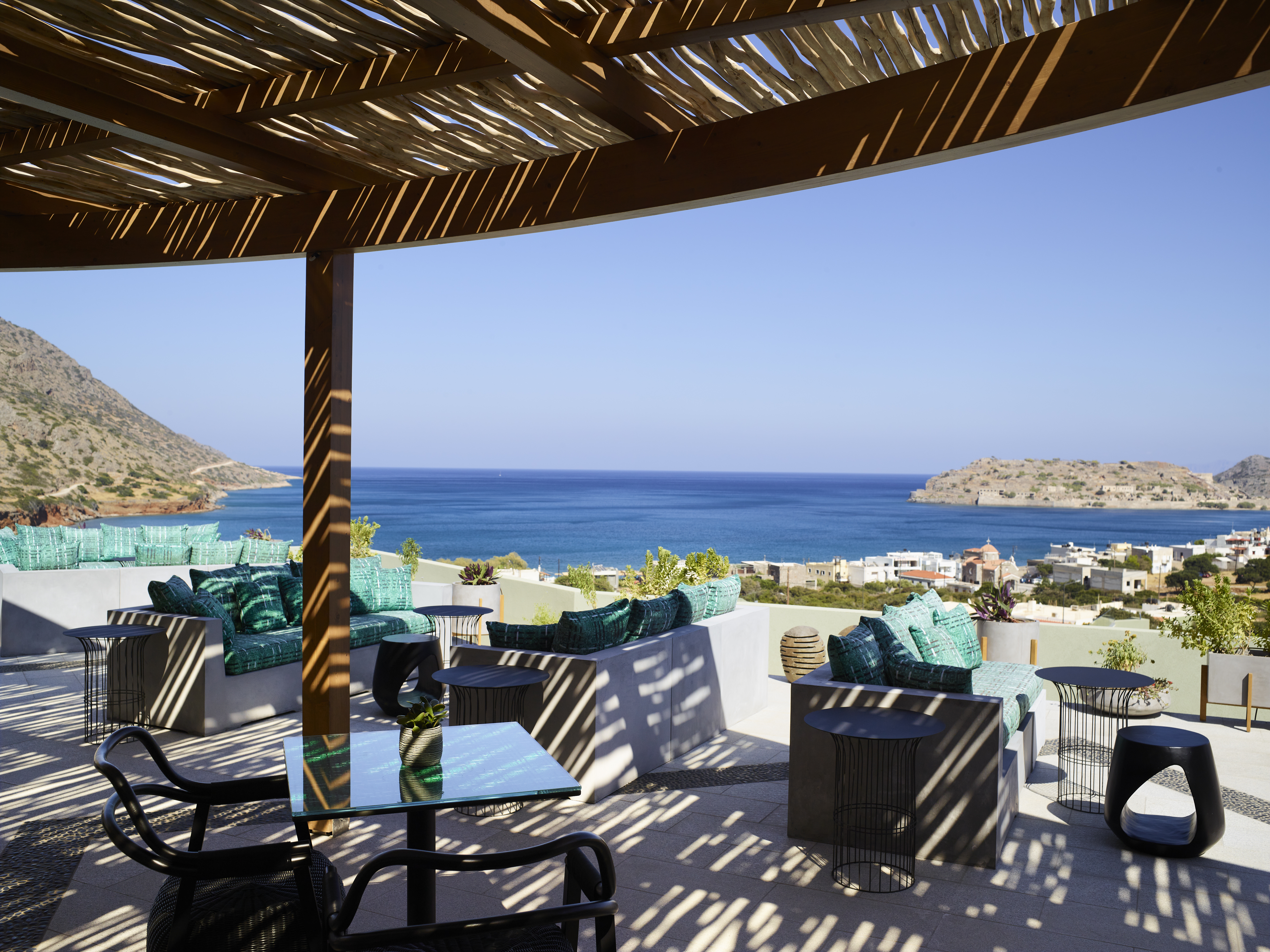 cayo emerald bar veranda 3